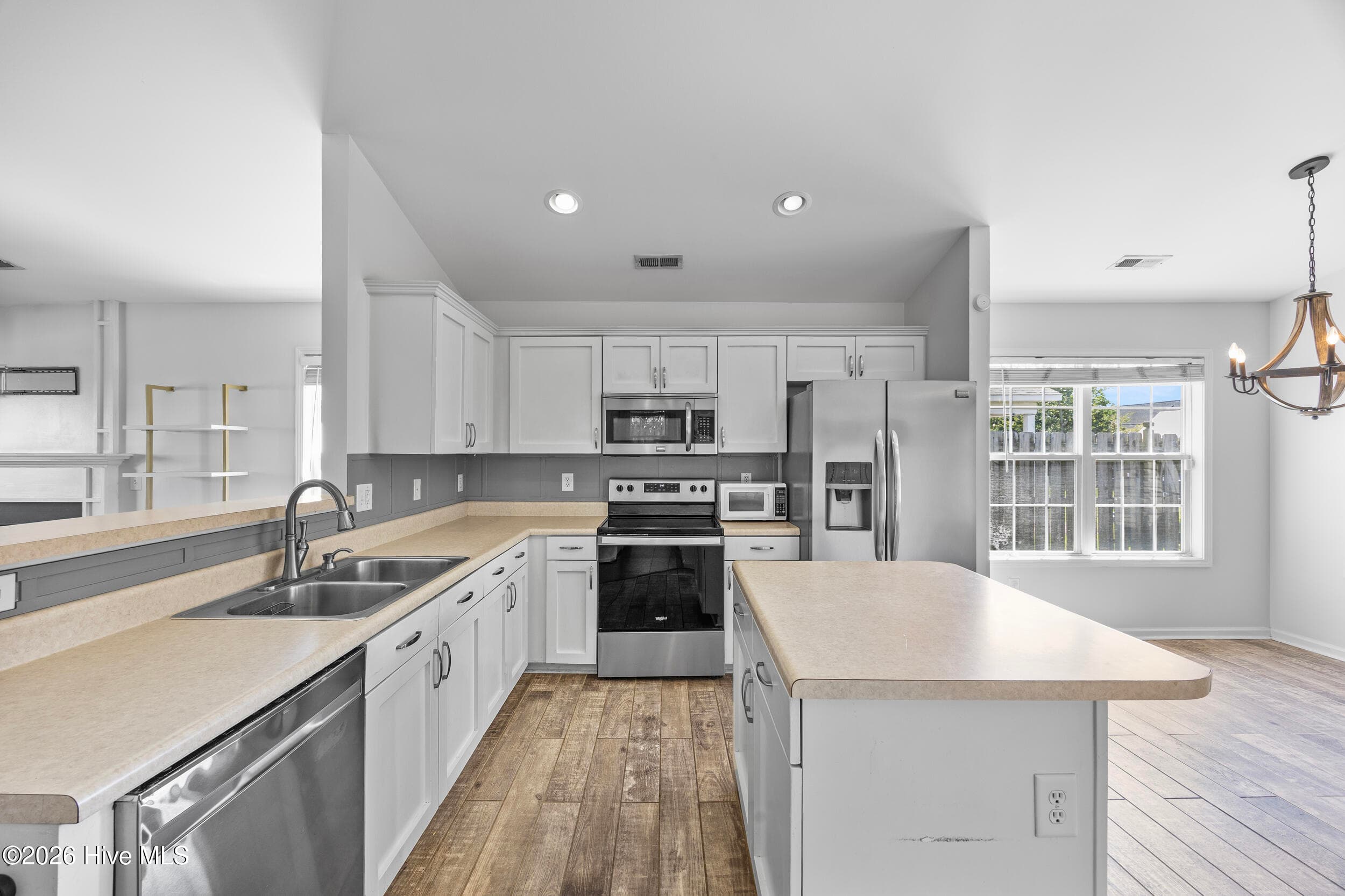 Single Family Residence at 605 Brookbend Drive, Wilmington, NC 28411, photo 14 of 40
