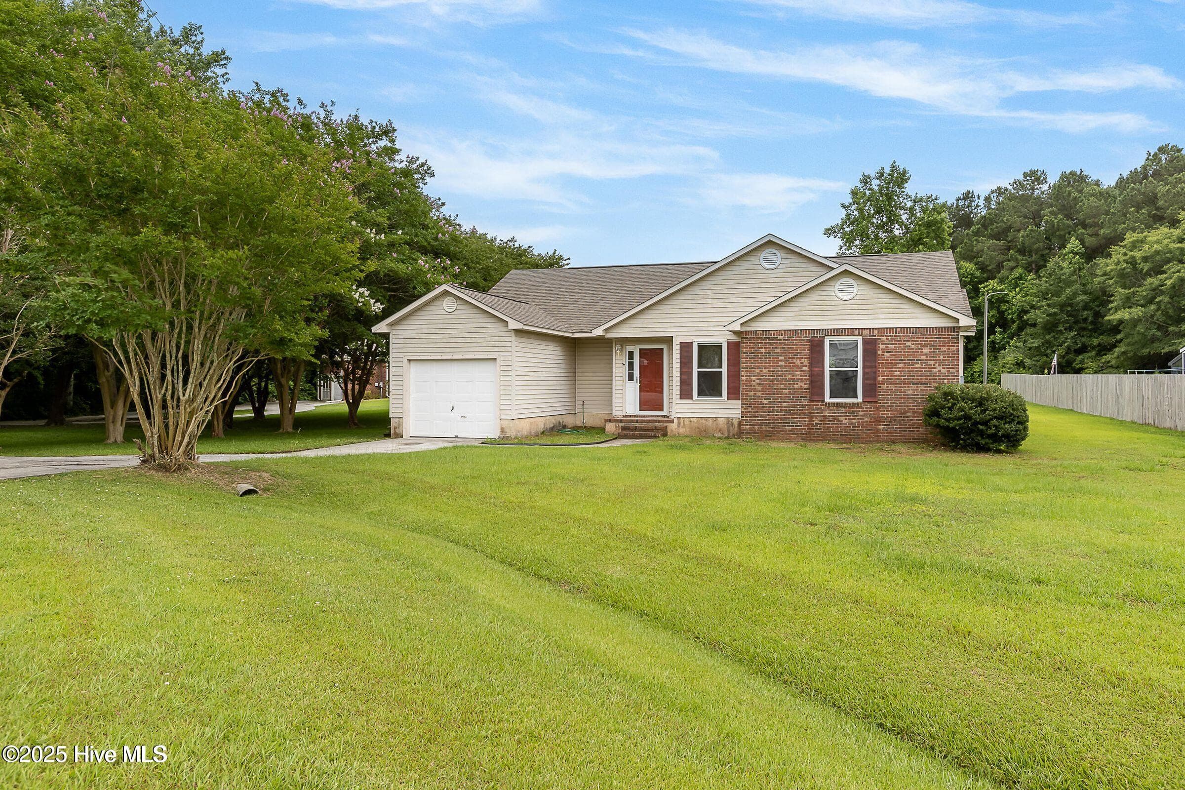 Single Family Residence at 510 Greenfield Place, Sneads Ferry, NC 28460, photo 2 of 23