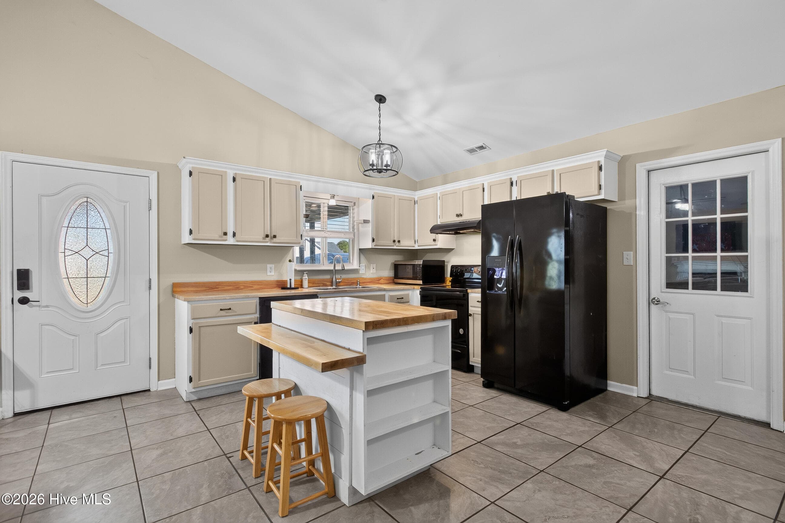 Single Family Residence at 408 Foxtrace Lane, Hubert, NC 28539, photo 5 of 35