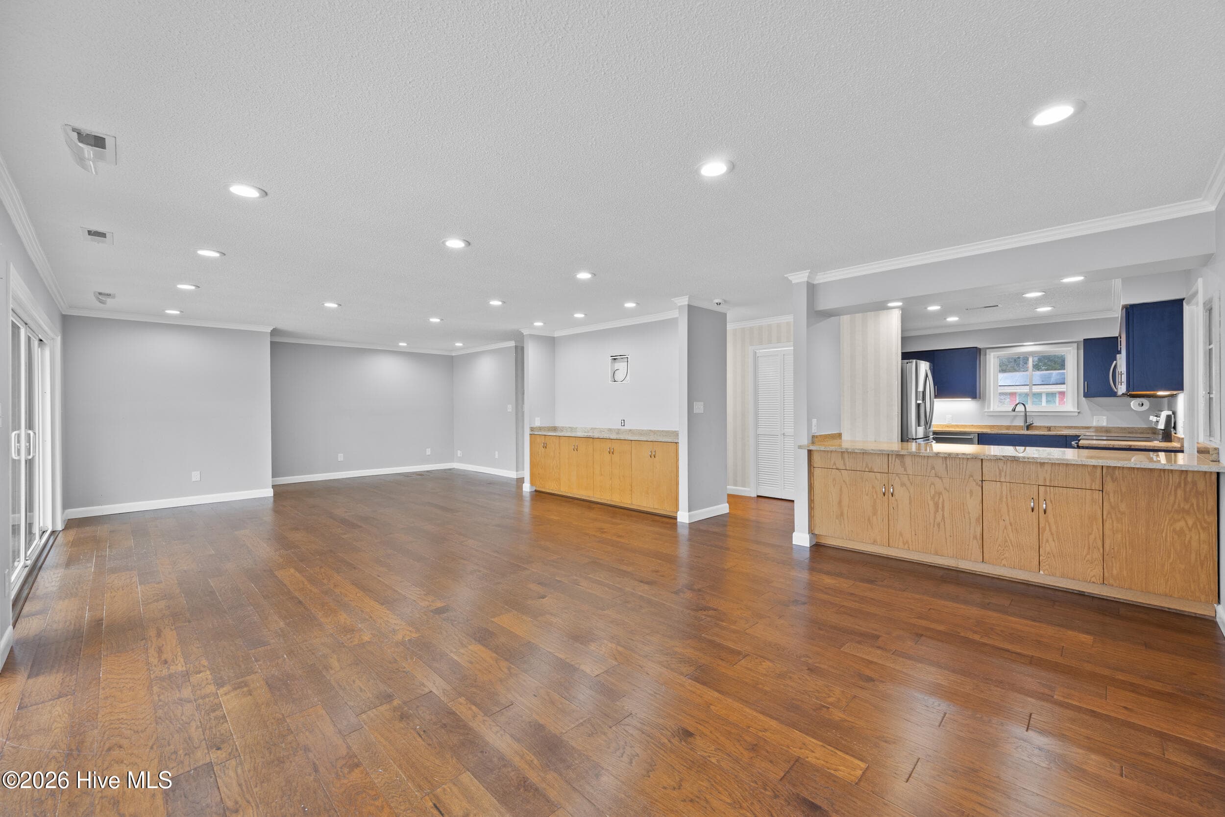 living/dining combo - 616 E Murphy Street, Wallace, NC 28466