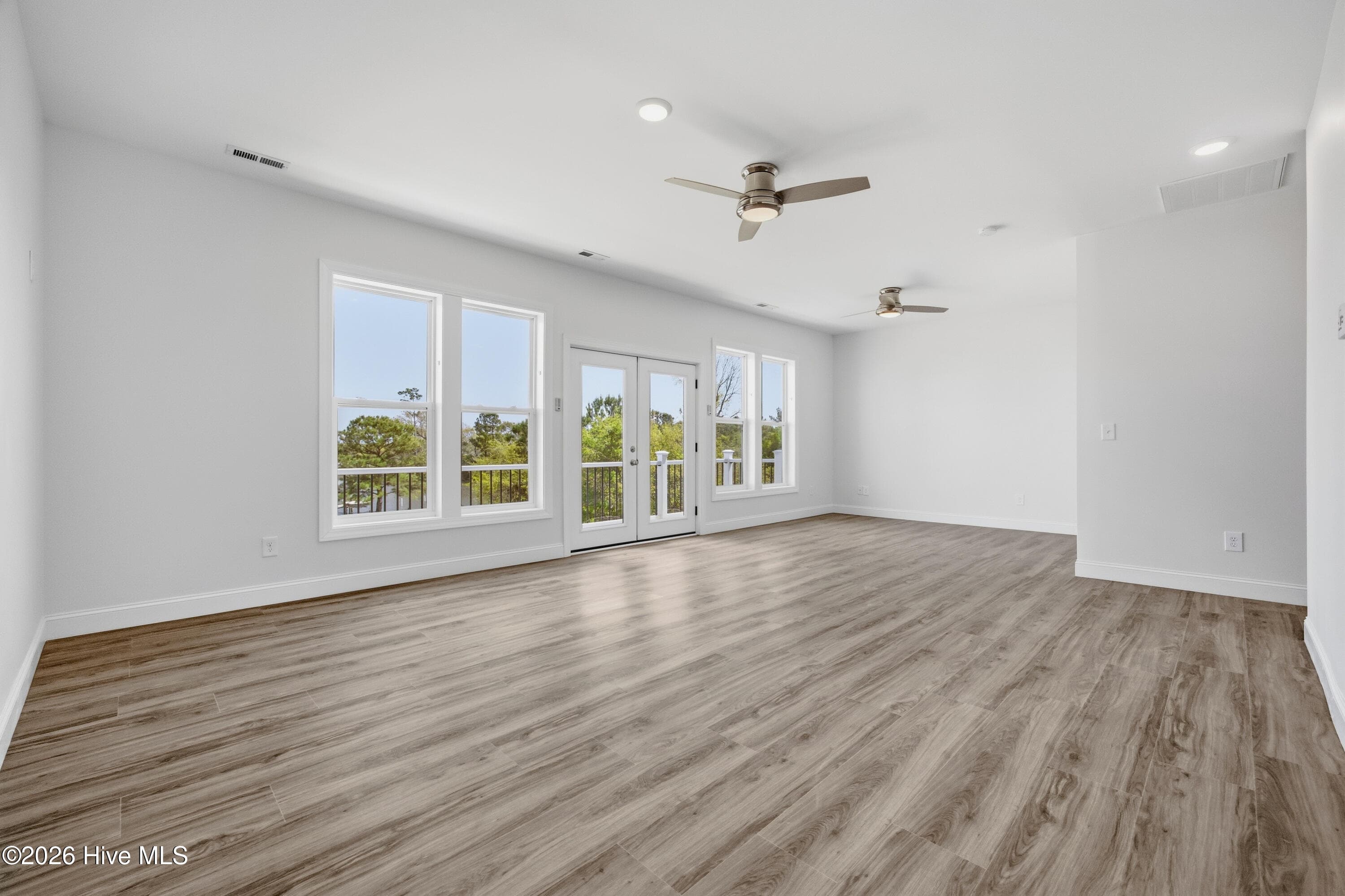 Single Family Residence at 106 Elizabeth Way Court, Swansboro, NC 28584, photo 11 of 63