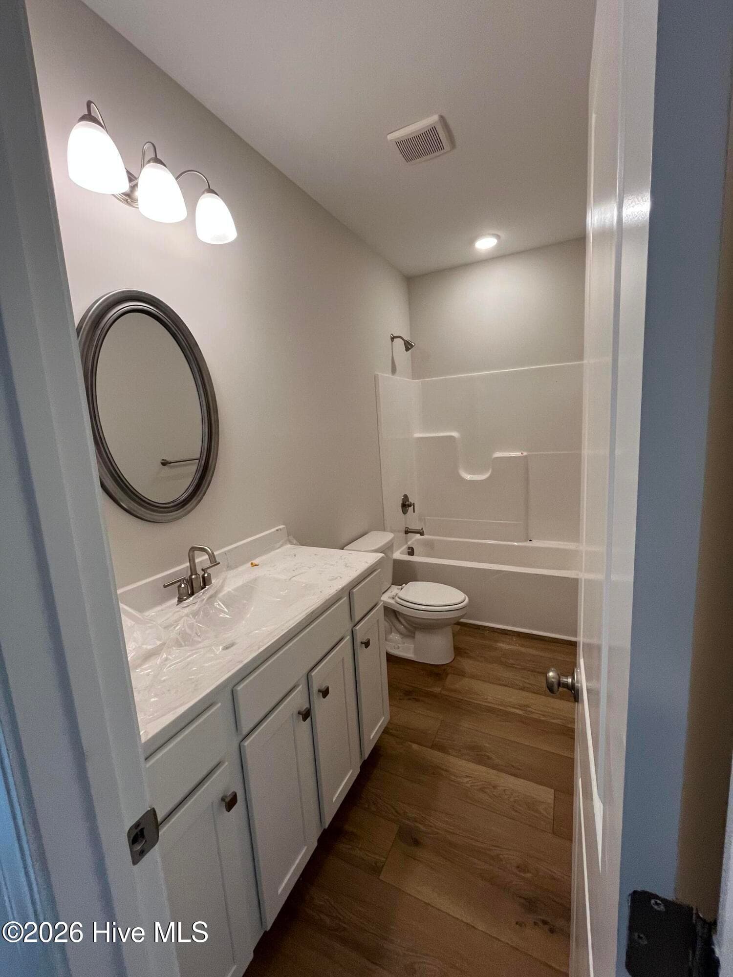 FULL bath between bedroom 1 and 2 - 3229 Meadow Drive, Farmville, NC 27828