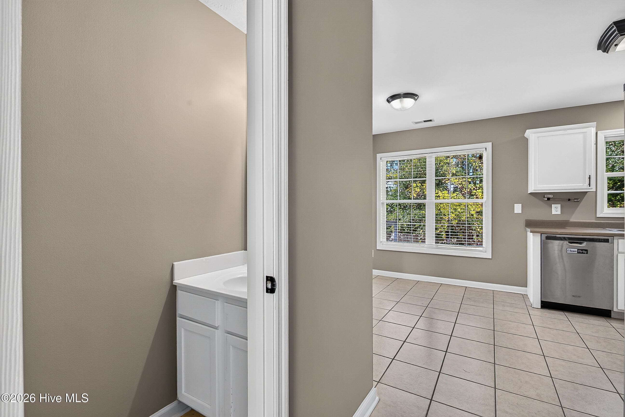 Single Family Residence at 172 E Ridge Court, Jacksonville, NC 28540, photo 22 of 50