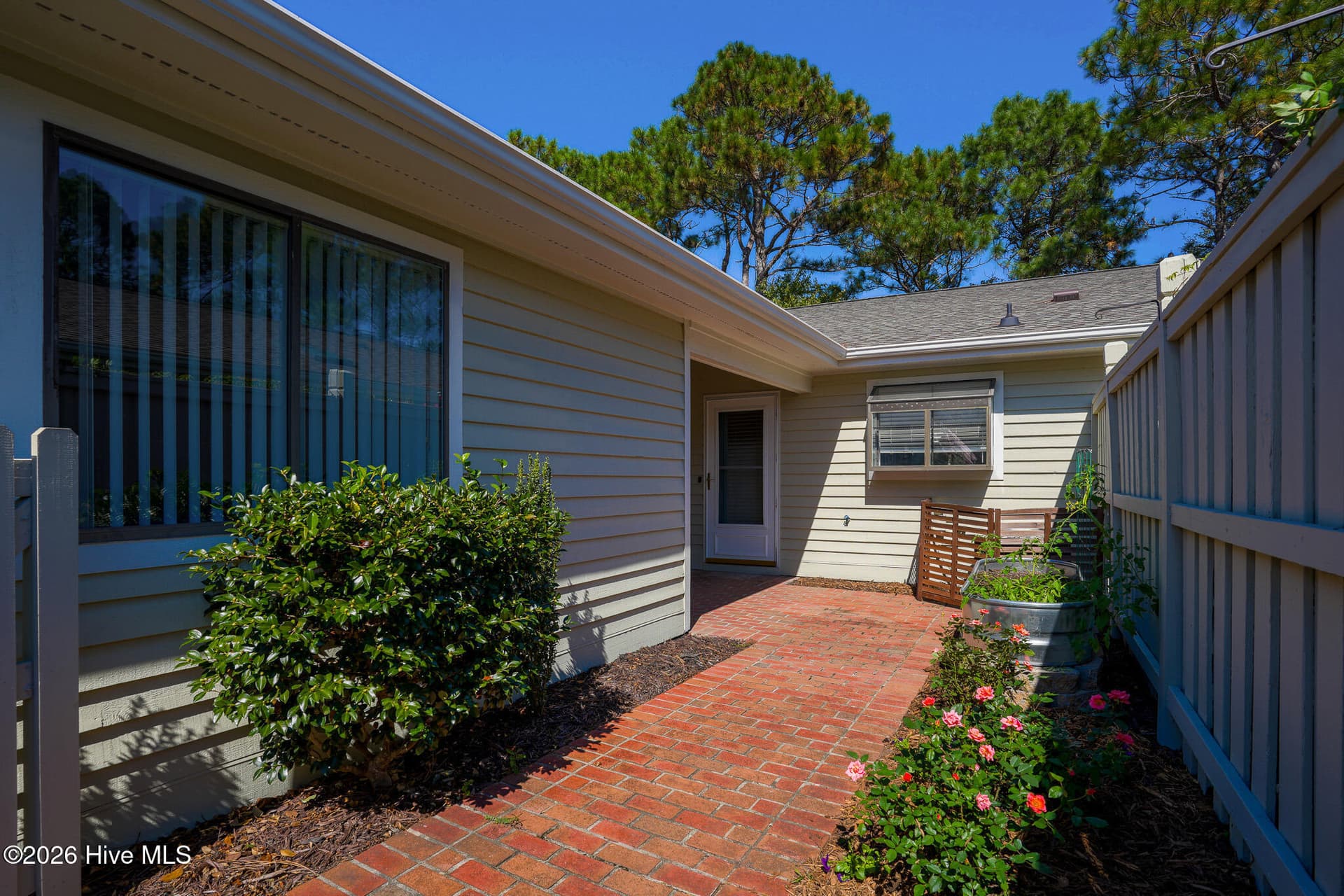Townhouse at 211 Inland Greens Circle, Wilmington, NC 28405, photo 4 of 114