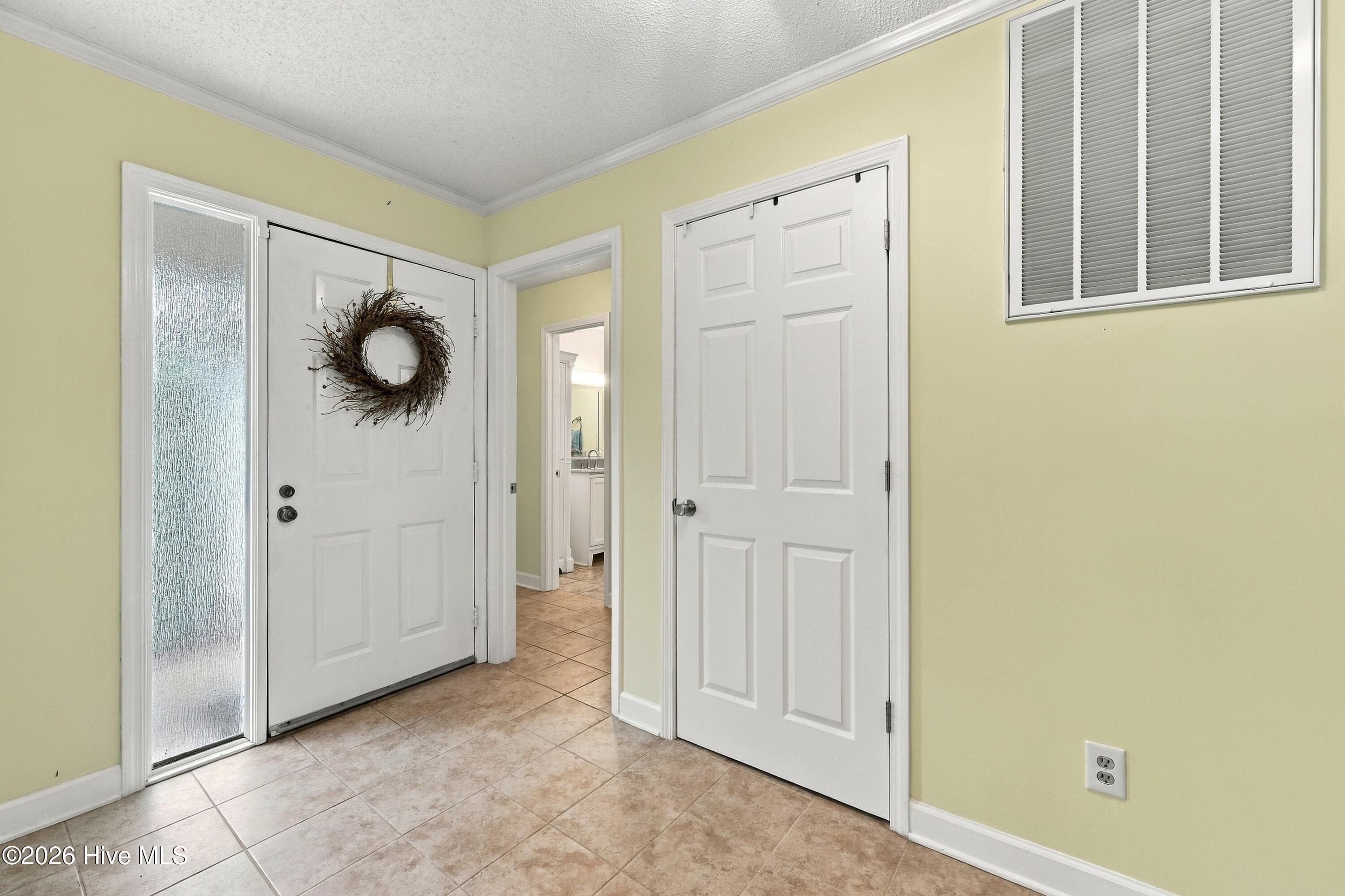 Single Family Residence at 715 Plantation Drive, New Bern, NC 28562, photo 4 of 53