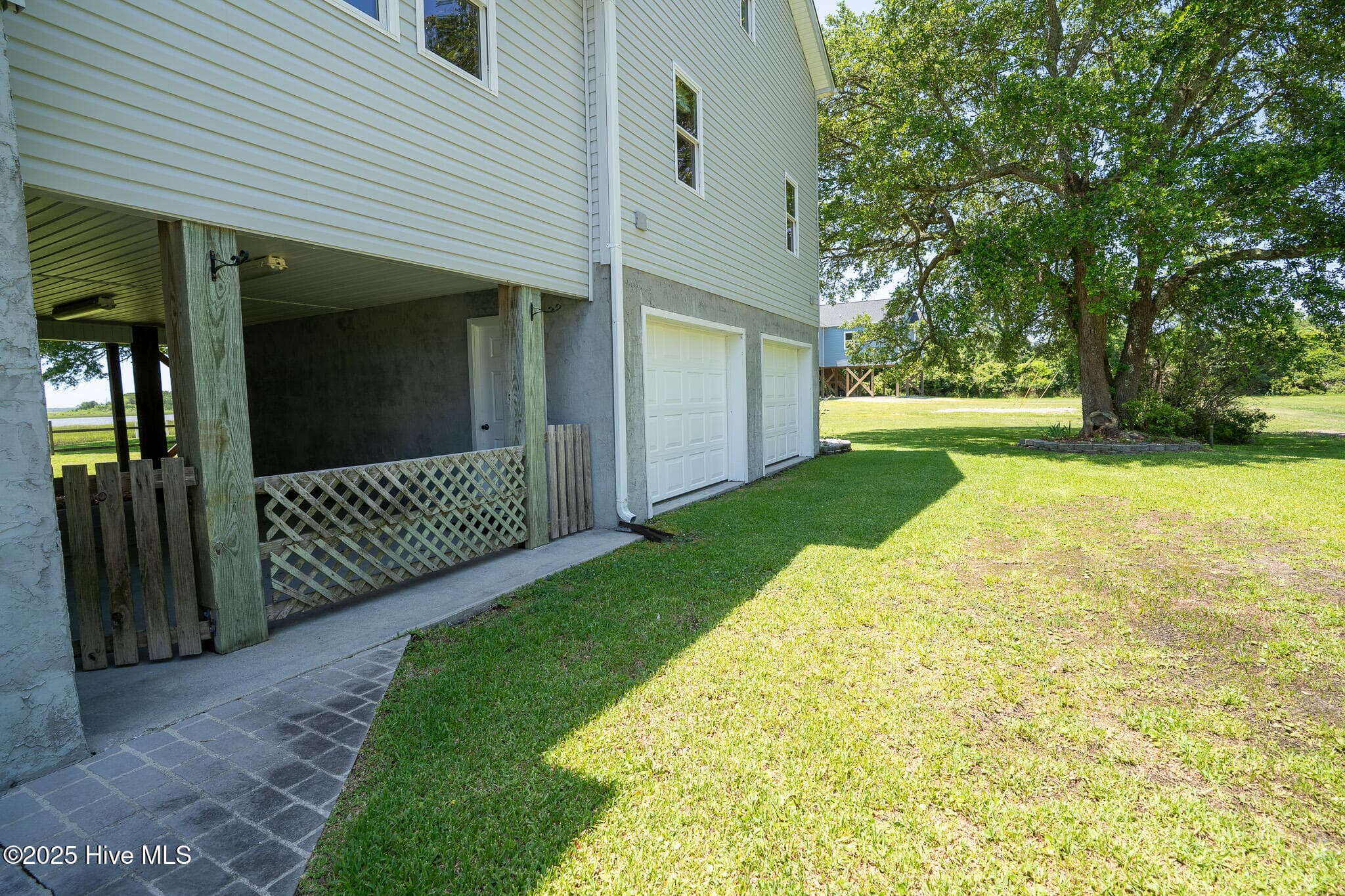 Single Family Residence at 101 Hamilton Lane, Hubert, NC 28539, photo 3 of 4