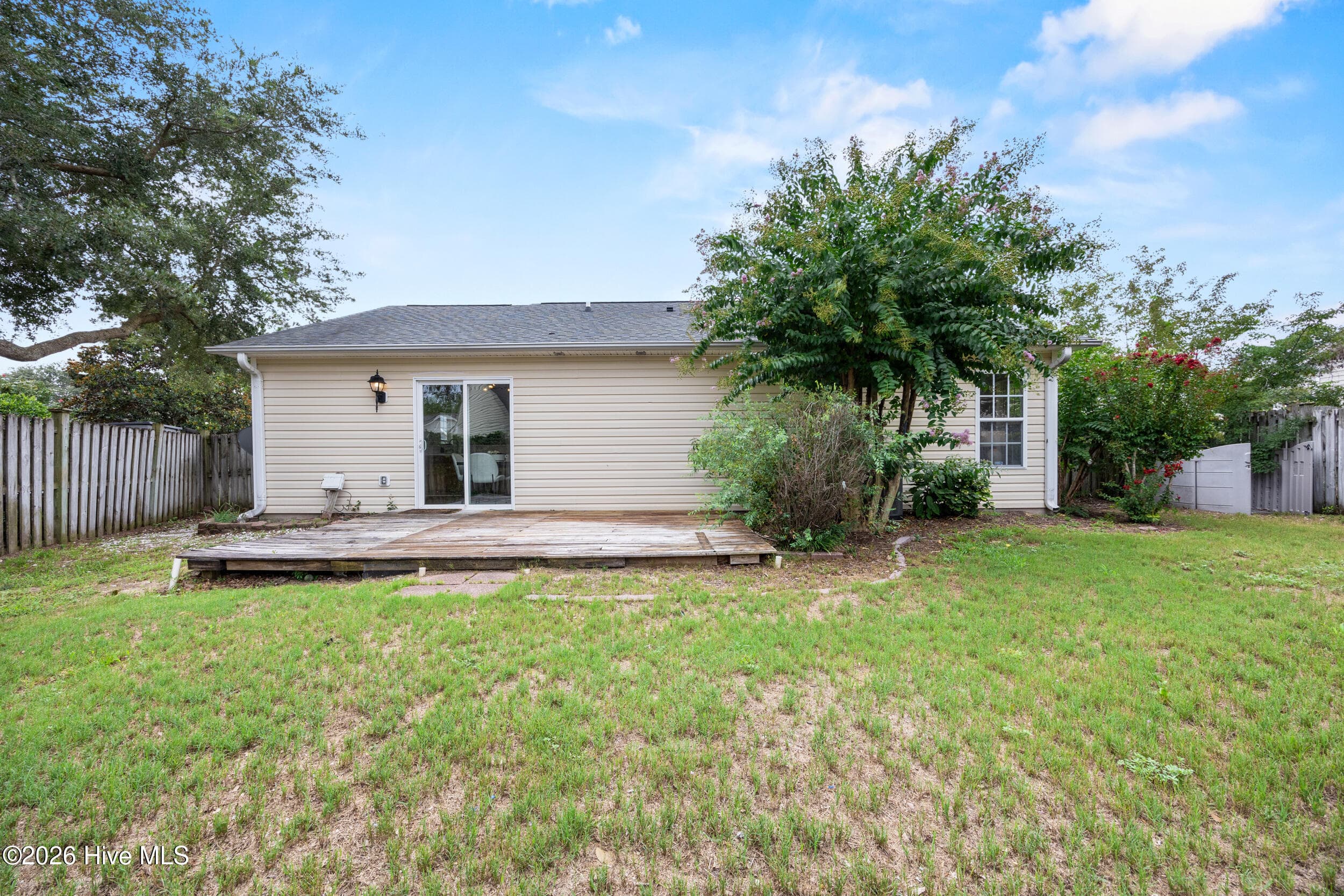 Single Family Residence at 6611 Stoddard Road, Wilmington, NC 28412, photo 2 of 2