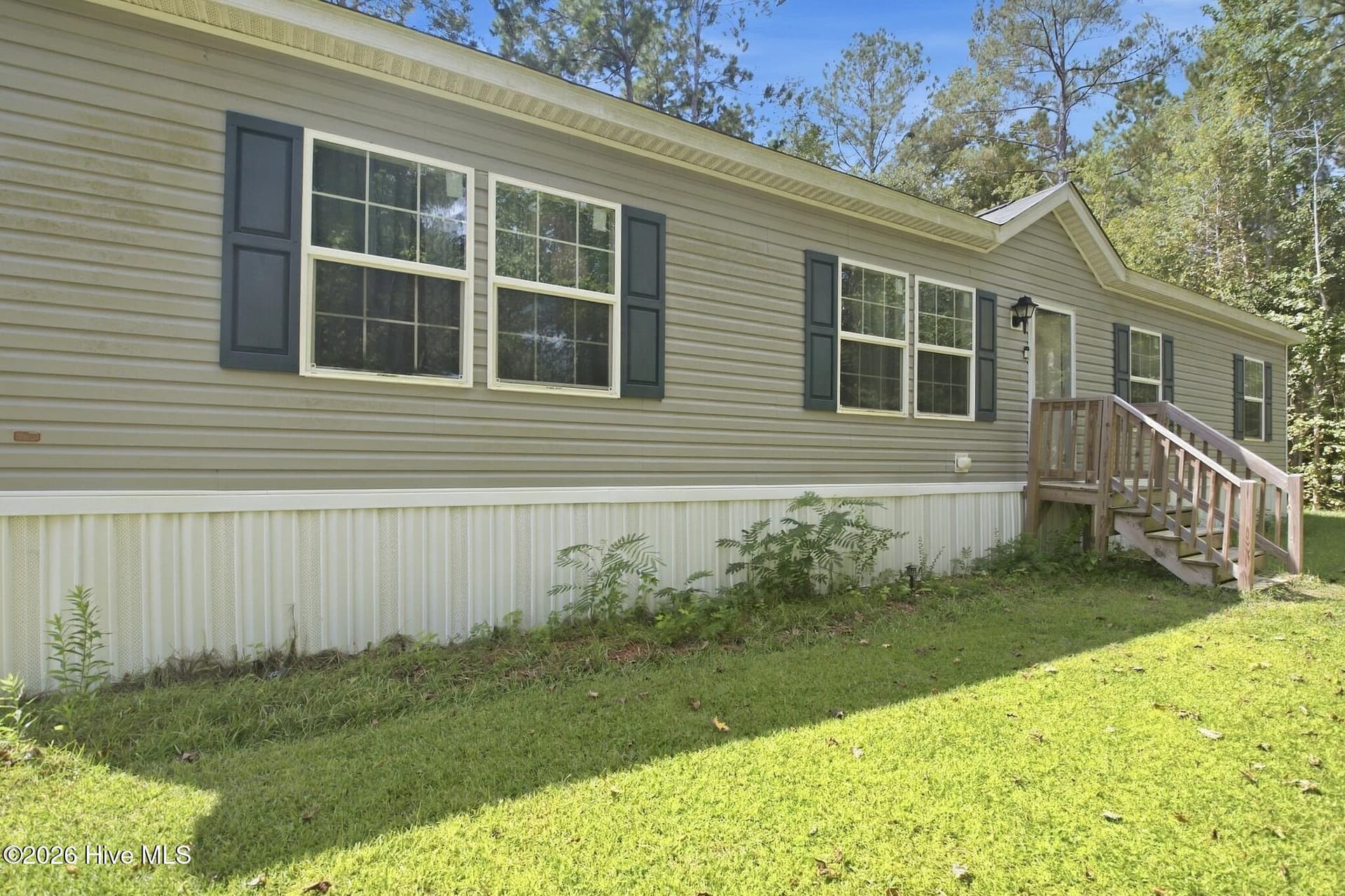 Manufactured Home at 140 Hillmont Road, New Bern, NC 28562, photo 3 of 29