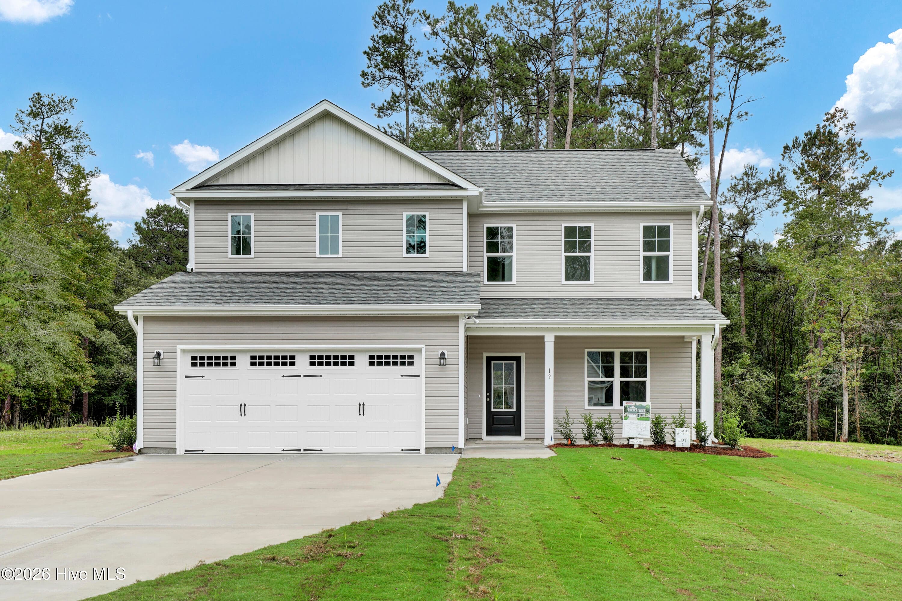 Single Family Residence at 19 Peach Court, Burgaw, NC 28425, photo 2 of 36