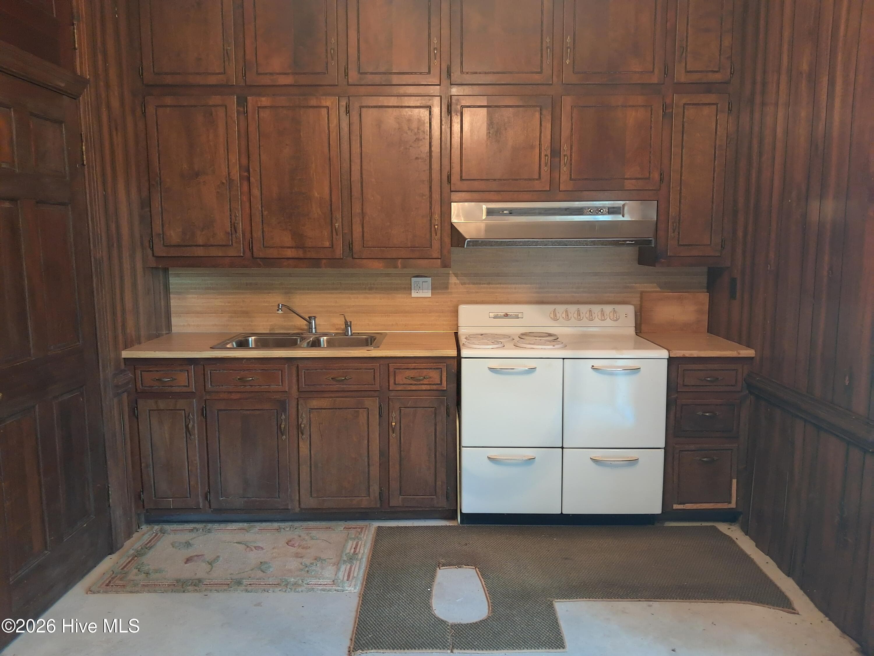 Guest house canning kitchen - 316 First Street, Hookerton, NC 28538