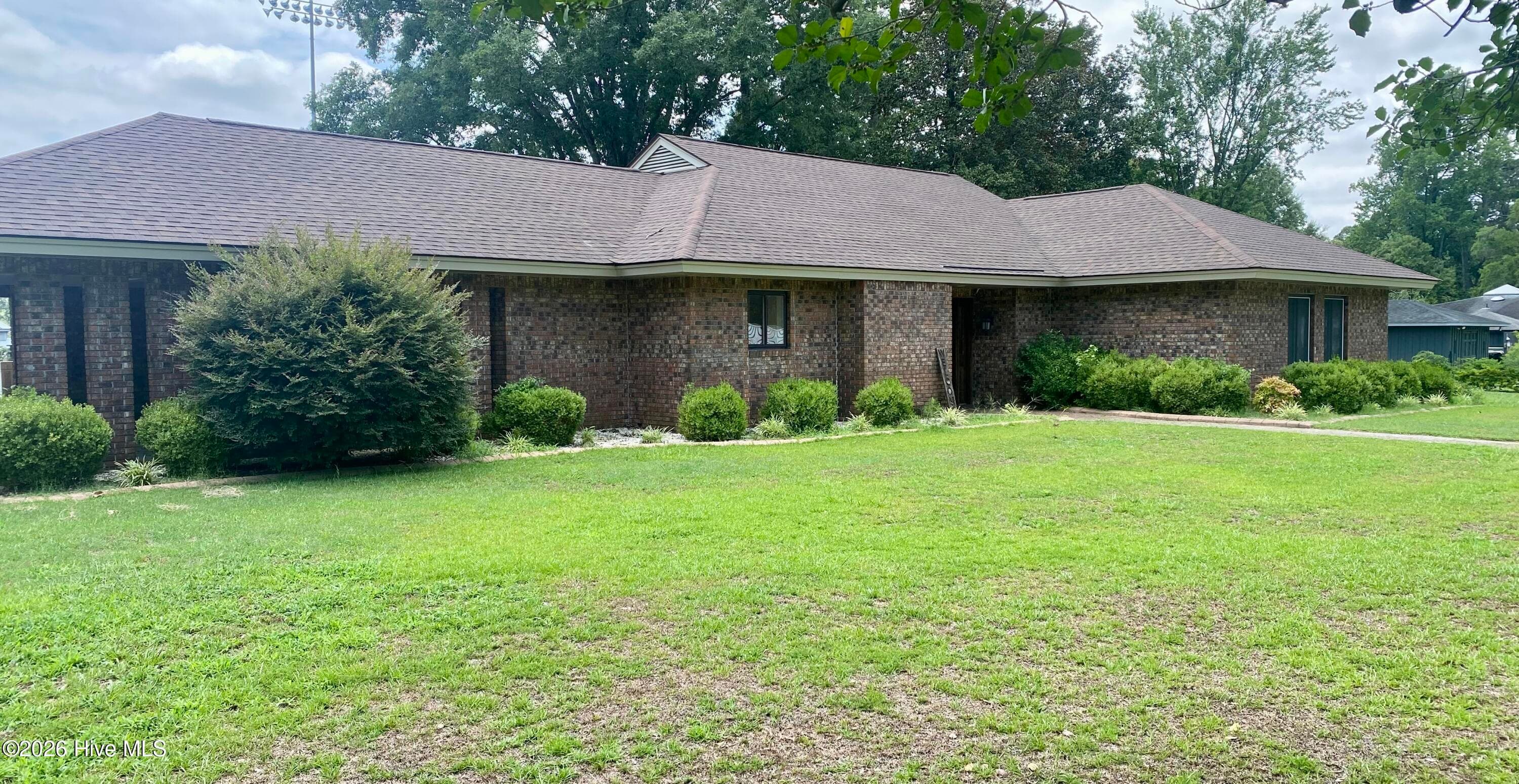 Single Family Residence at 616 E Murphy Street, Wallace, NC 28466, photo 16 of 122