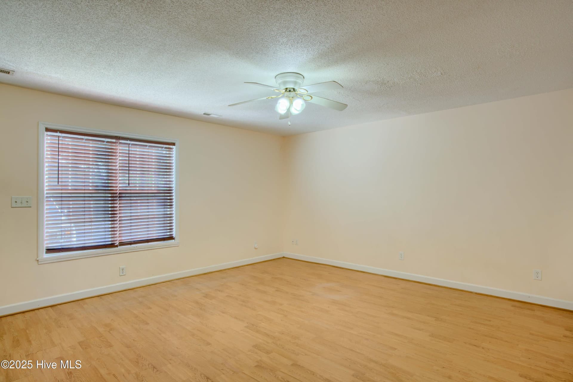 Townhouse at 113 Tillett Lane, Sneads Ferry, NC 28460, photo 5 of 29