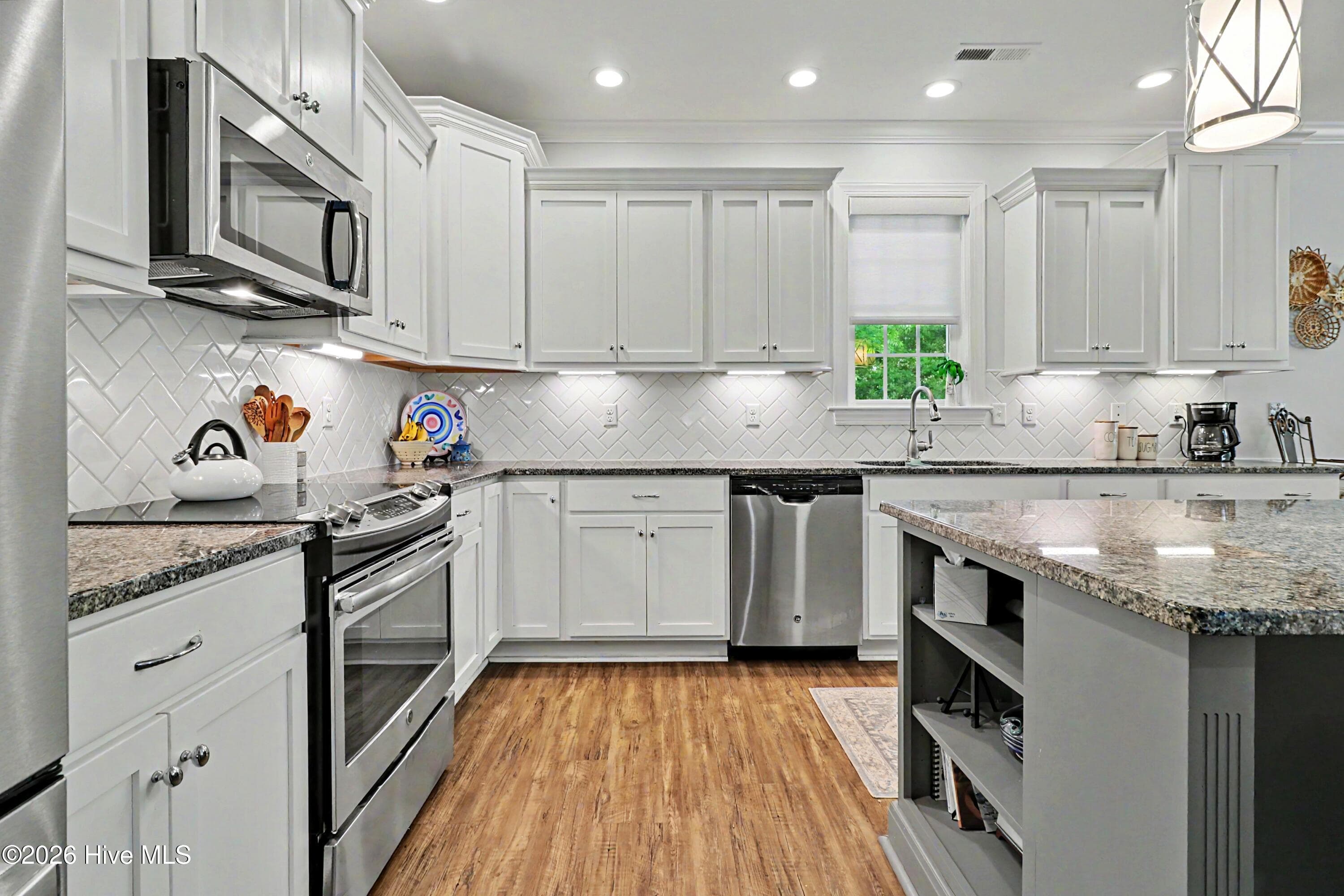 Single Family Residence at 207 Westminster Way, Hampstead, NC 28443, photo 10 of 44