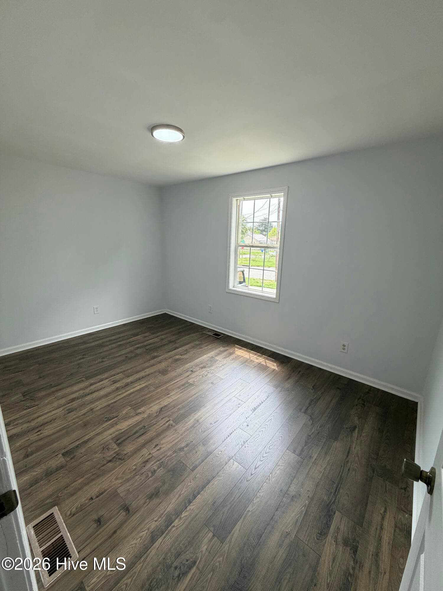 Single Family Residence at 1015 Queen Street, Wilmington, NC 28401, photo 5 of 9