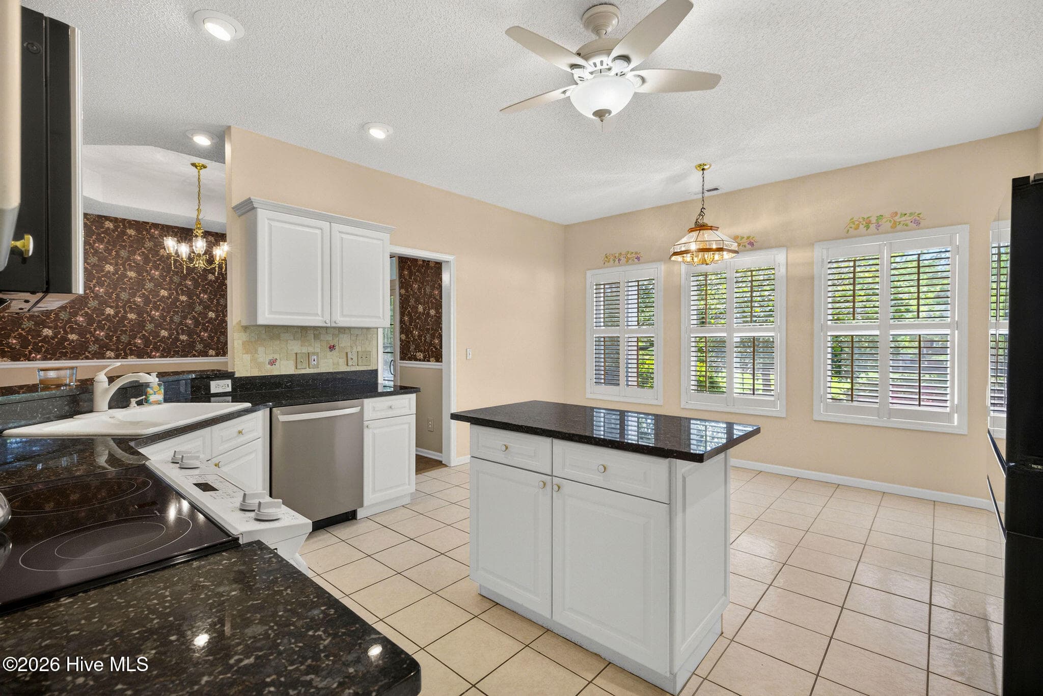 Kitchen-Breakfast Nook - 1113 Willow Pond Lane, Leland, NC 28451