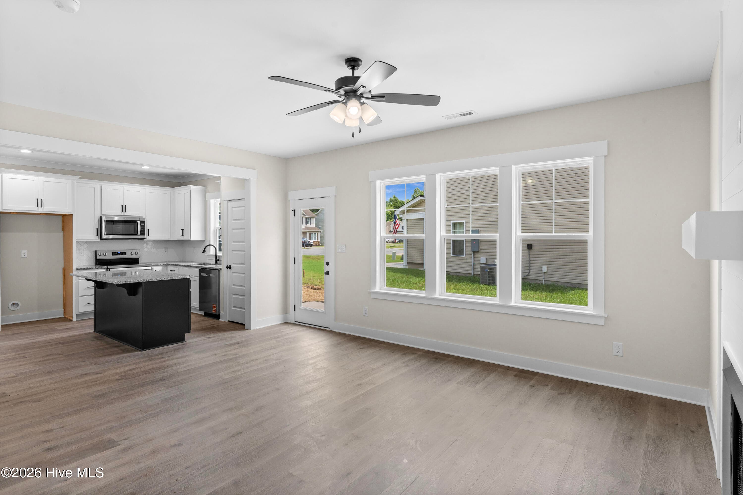 Single Family Residence at 318 Hawks Bluff Drive, New Bern, NC 28560, photo 12 of 109