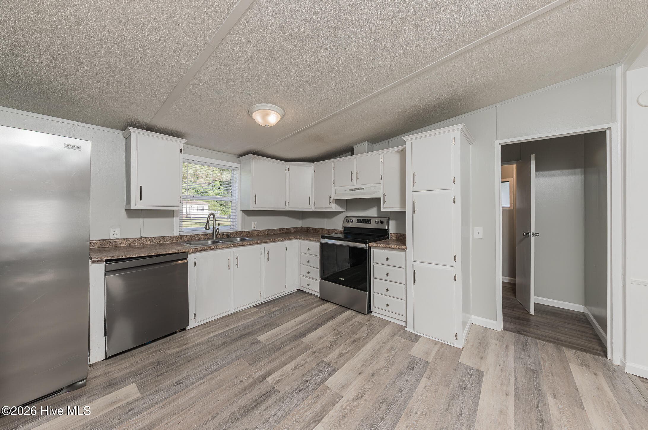 Manufactured Home at 122 Woodbrook Drive, Midway Park, NC 28544, photo 15 of 47