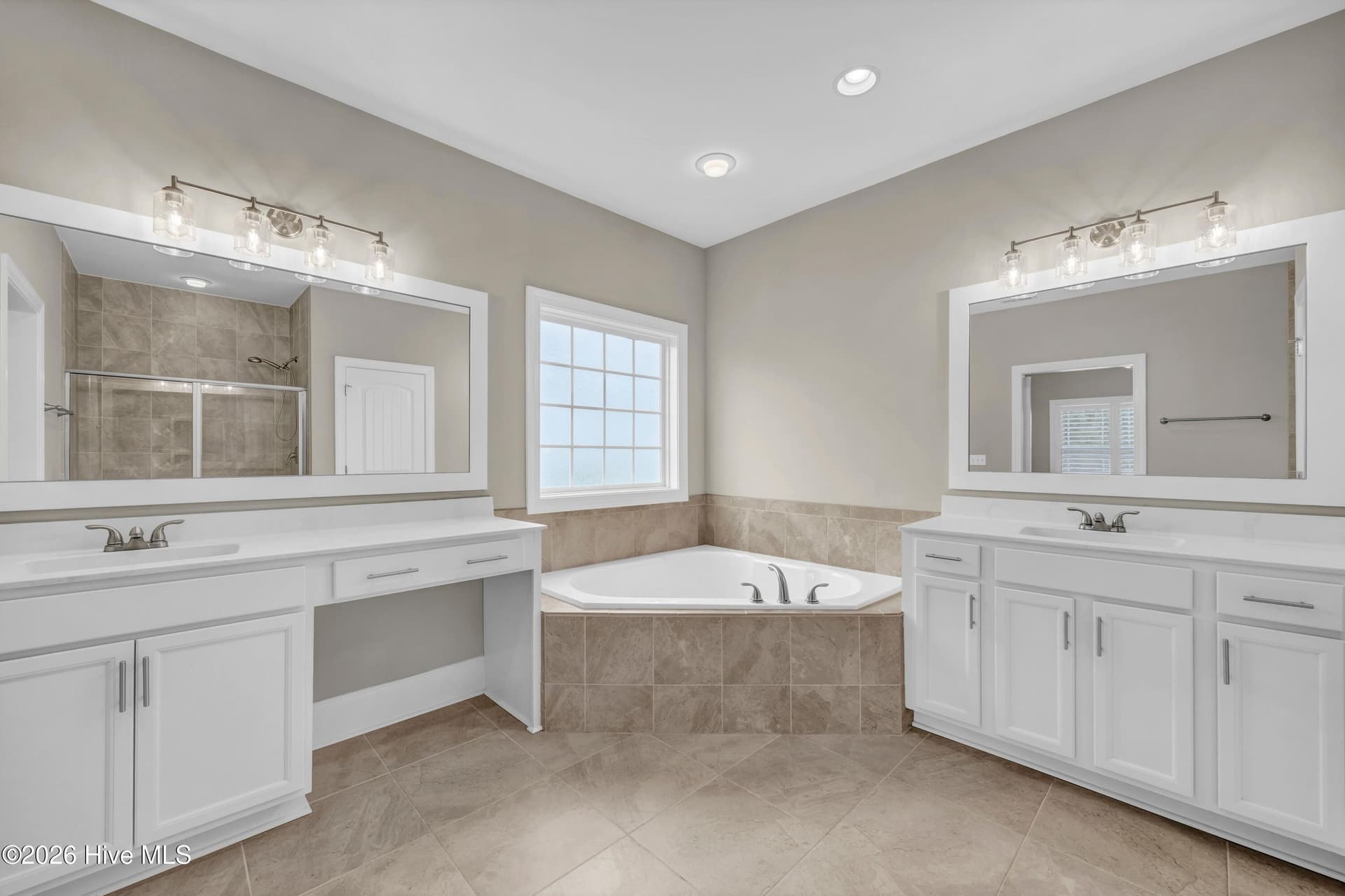 Single Family Residence at 912 Hazel Bill Court, Wilmington, NC 28409, photo 16 of 30