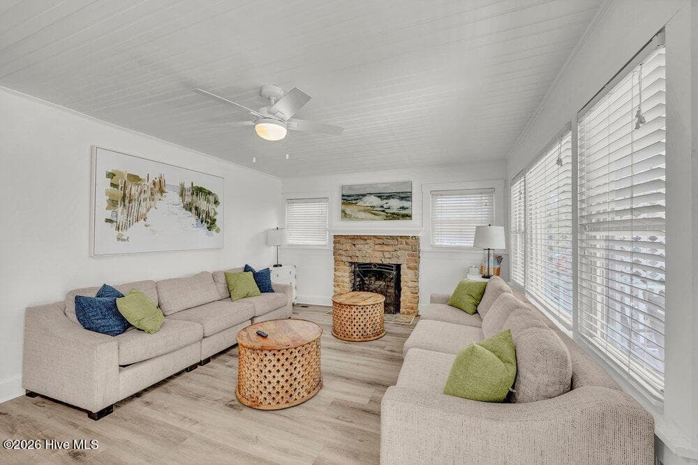715 Carolina Beach Avenue N, Carolina Beach, NC 28428