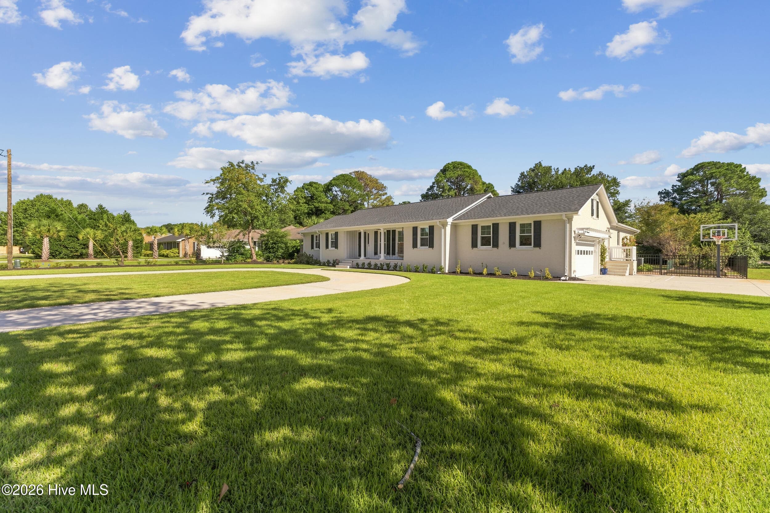 Single Family Residence at 310 Bretonshire Road, Wilmington, NC 28405, photo 4 of 74