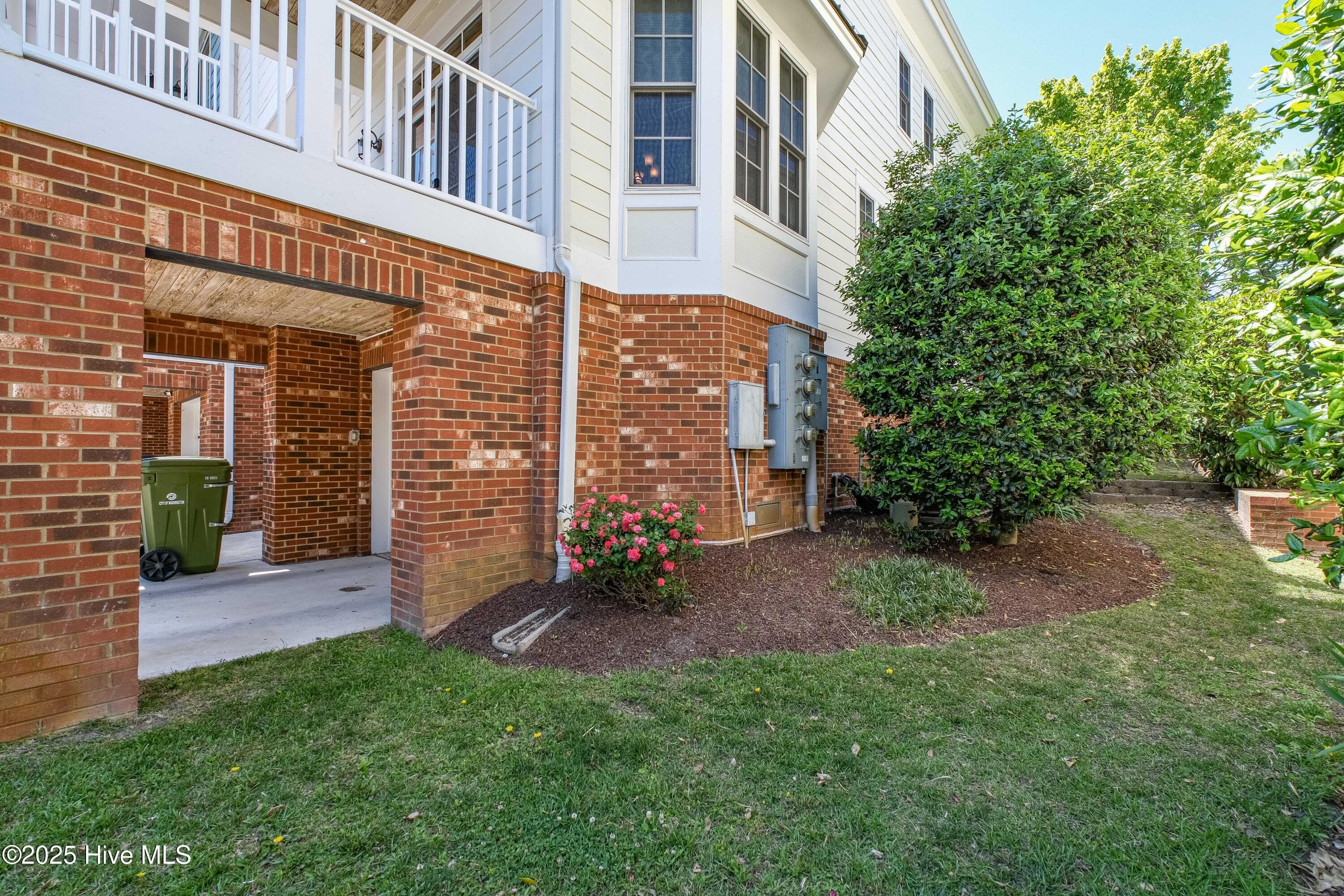 Side Yard - 207 S Academy Street, Washington, NC 27889