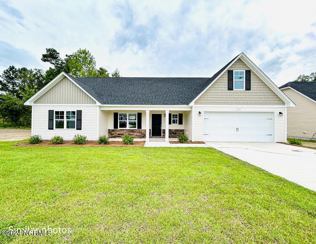 Single Family Residence at 511 Large Oak Drive, Hubert, NC 28539, photo 2 of 55