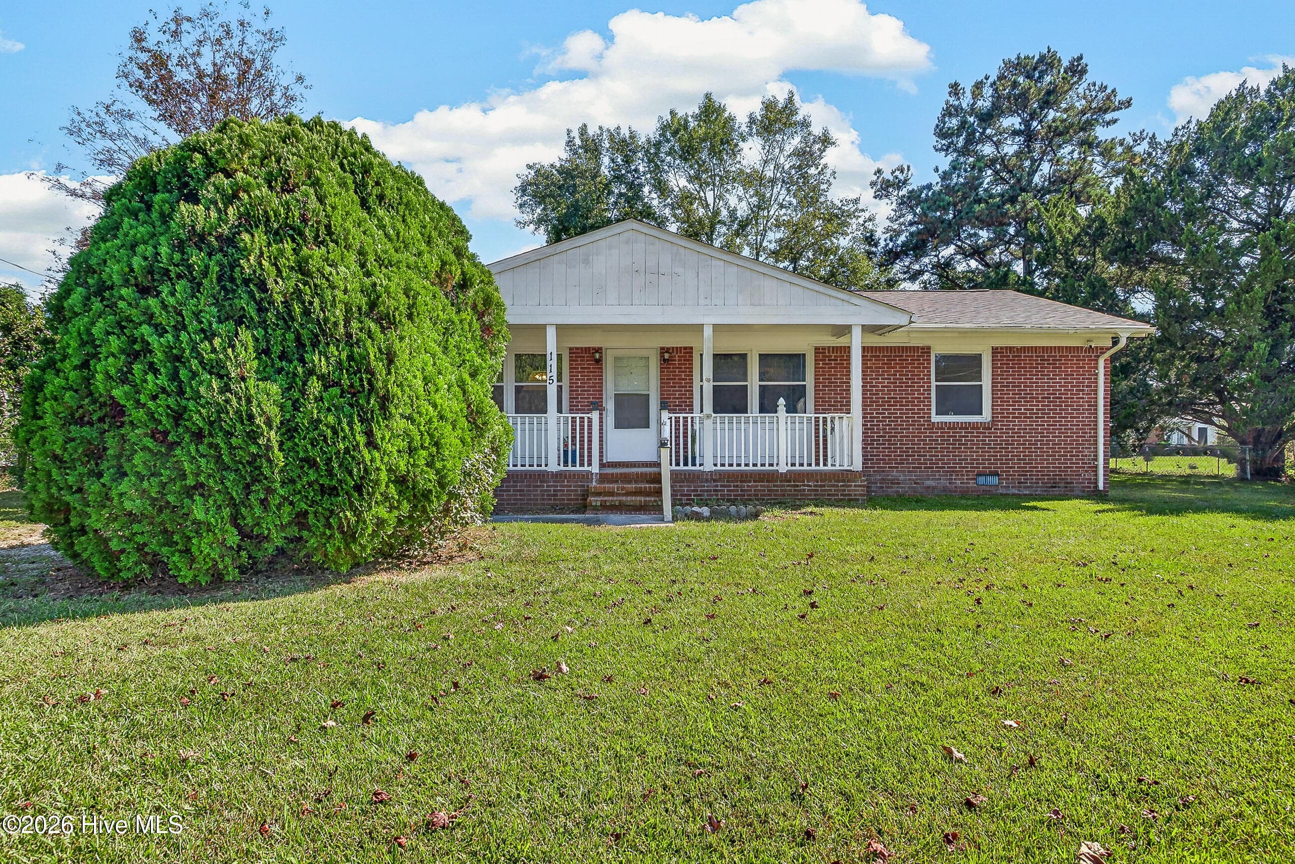 Single Family Residence at 115 Shamrock Drive, Jacksonville, NC 28540, photo 26 of 38