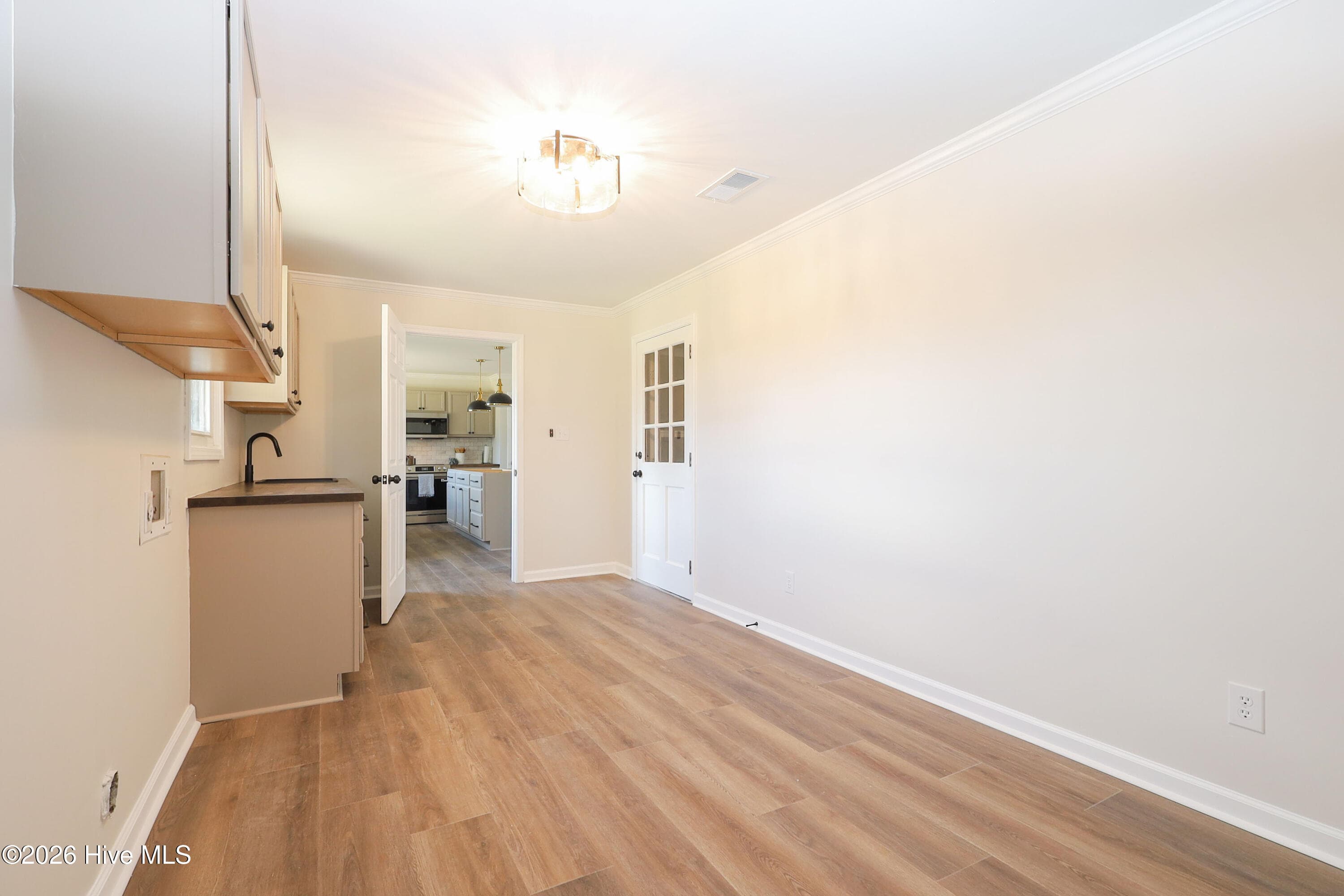 Laundry - 580 Koonce Fork Road, Richlands, NC 28574