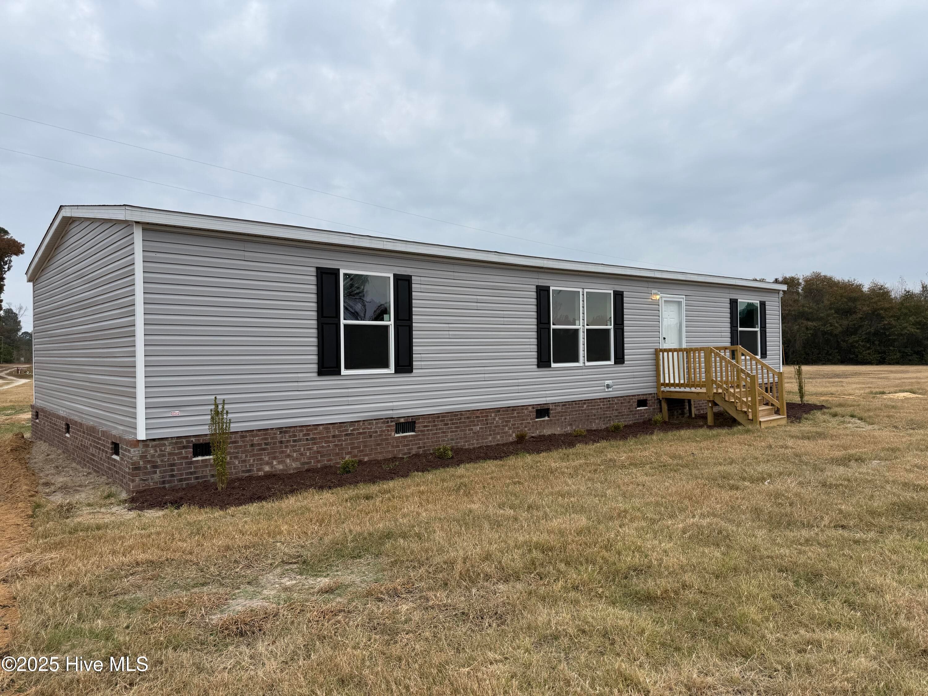 Manufactured Home at 2227 Twisted Hickory Road, Elizabethtown, NC 28337, photo 3 of 27