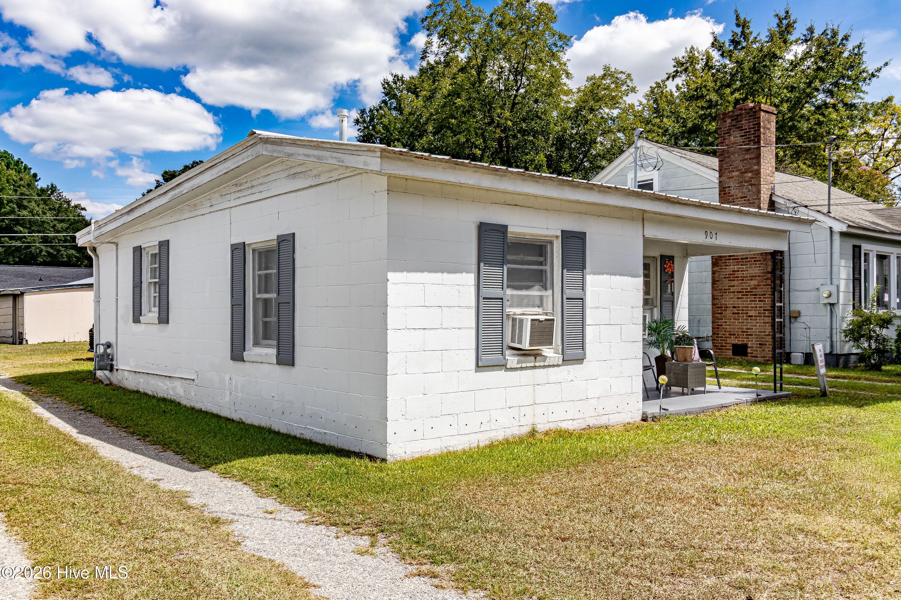 Single Family Residence at 907 E 4th Street, Goldsboro, NC 27534, photo 2 of 21