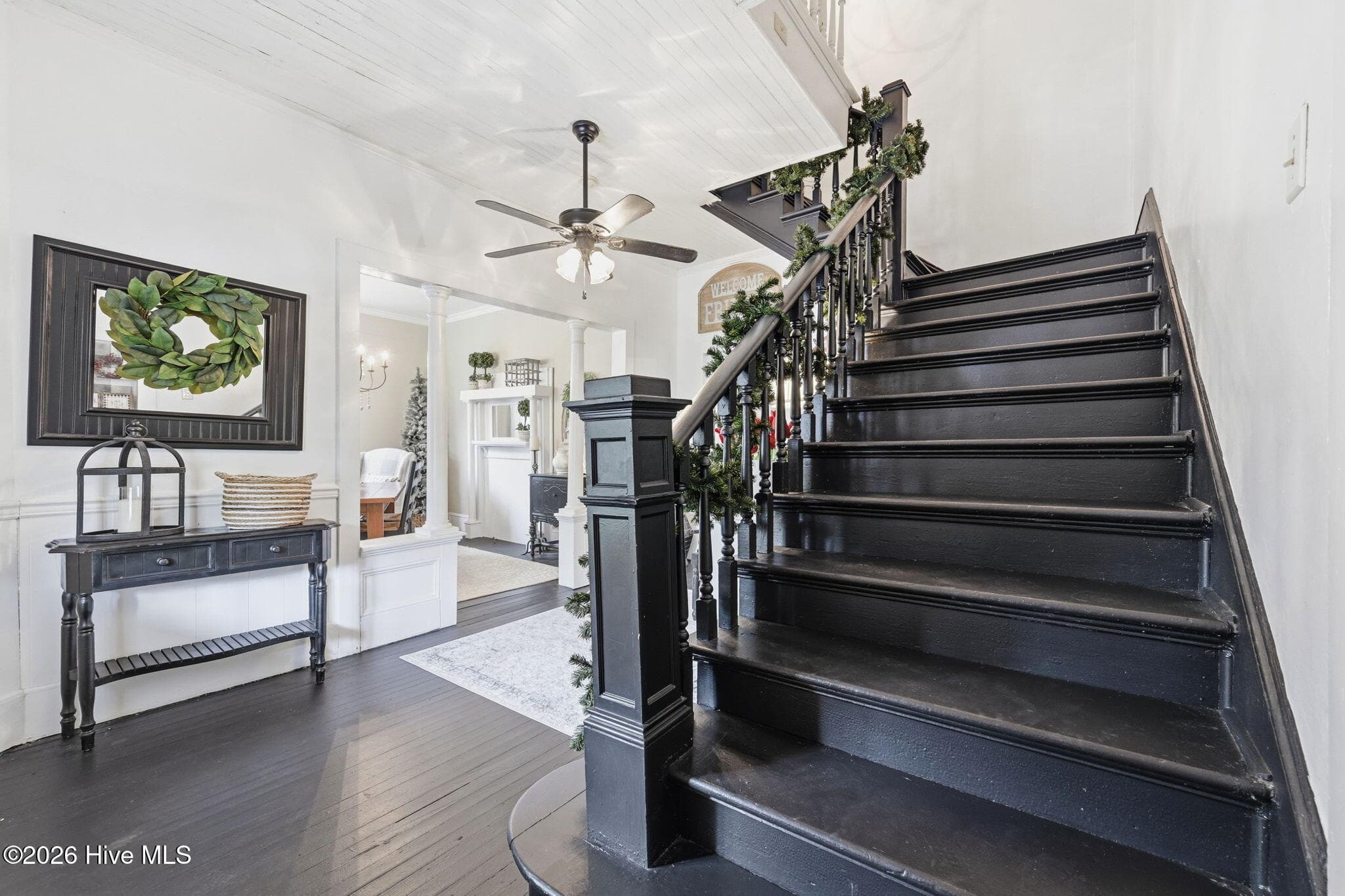 Wide staircase - 105 E Hargett Street, Richlands, NC 28574