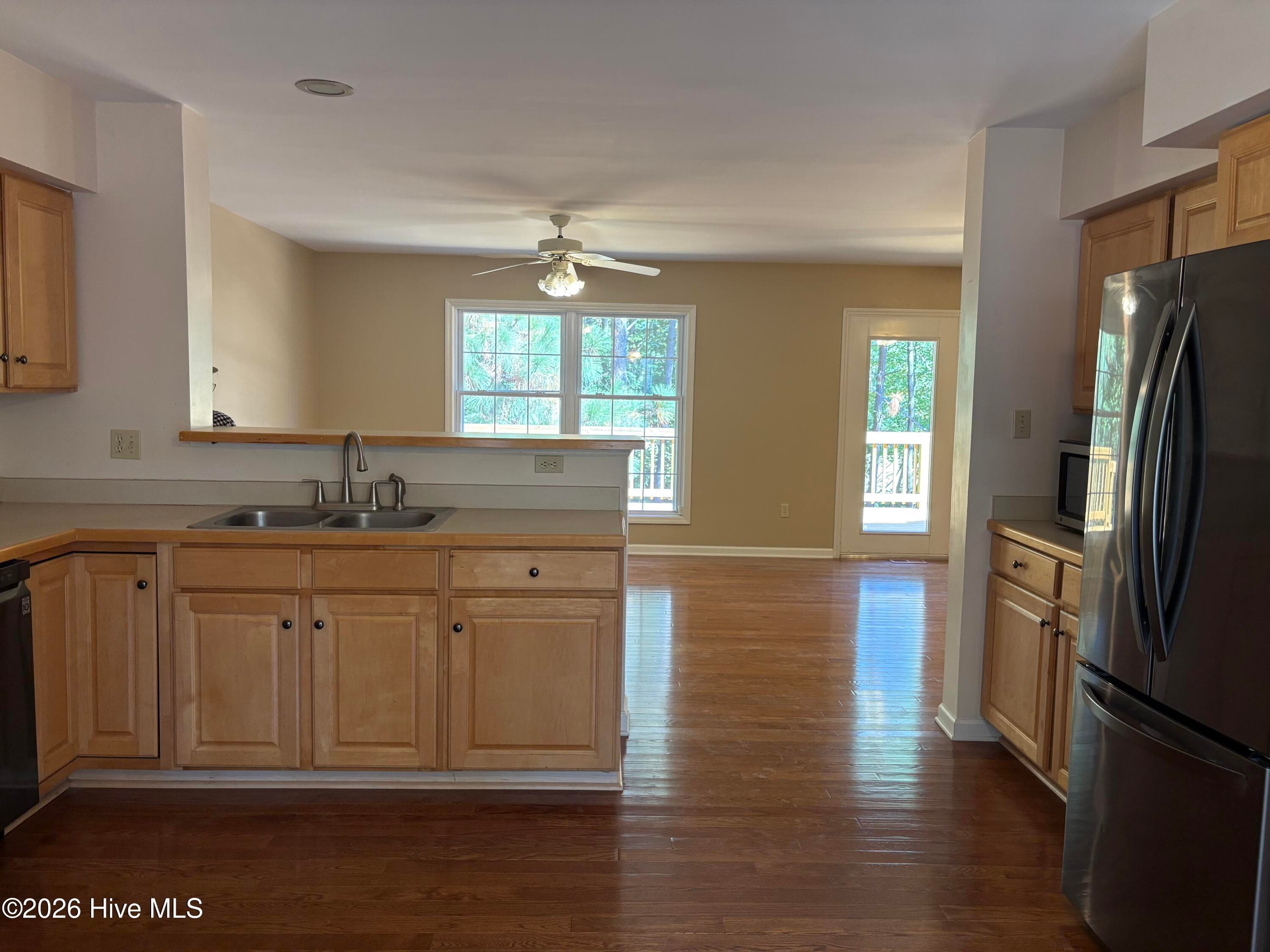 Single Family Residence at 15 Sandpiper Drive, Whispering Pines, NC 28327, Whispering Pines, photo 6 of 54