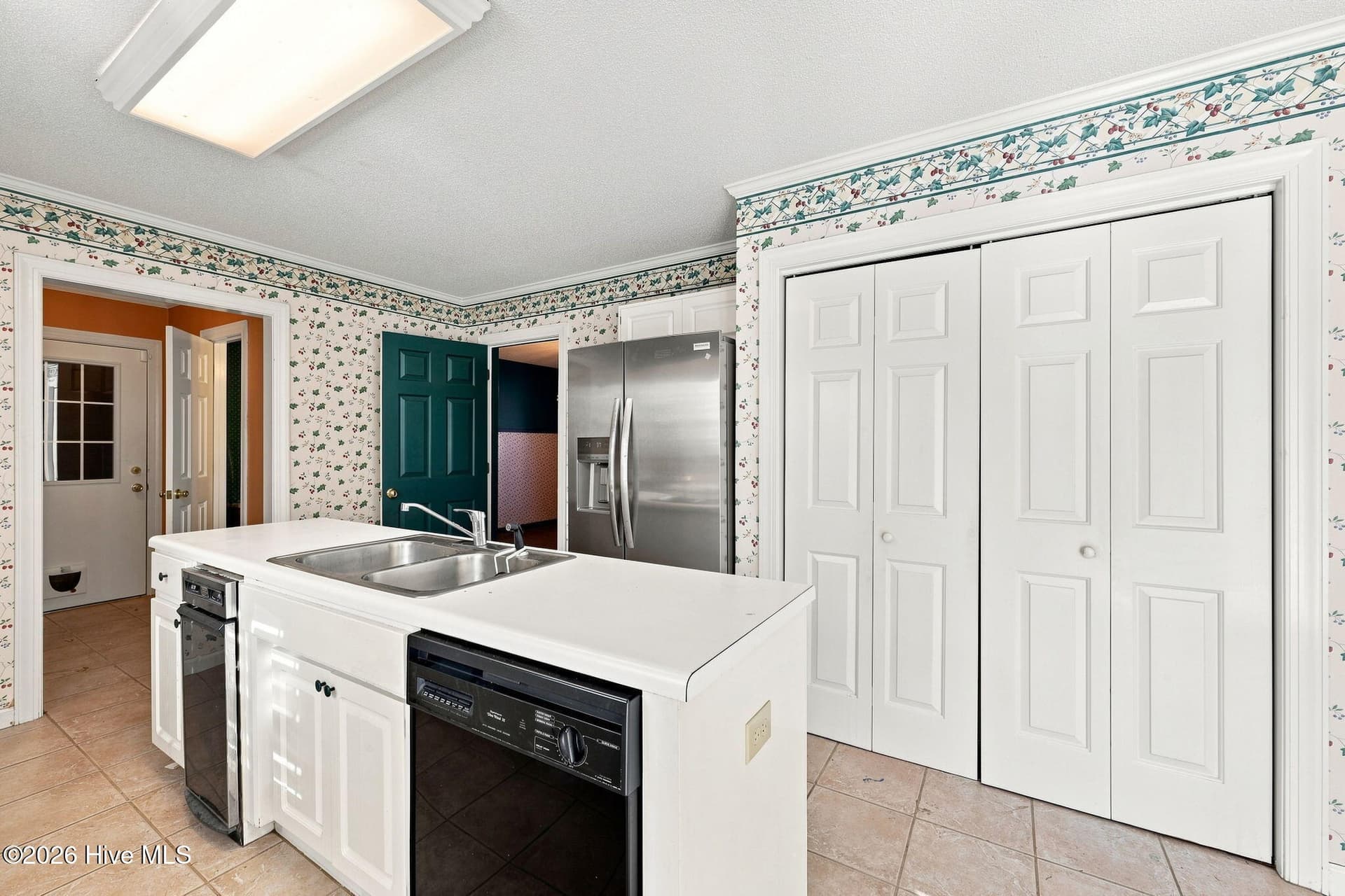 Single Family Residence at 1053 Colleton Way, Trent Woods, NC 28562, photo 17 of 57