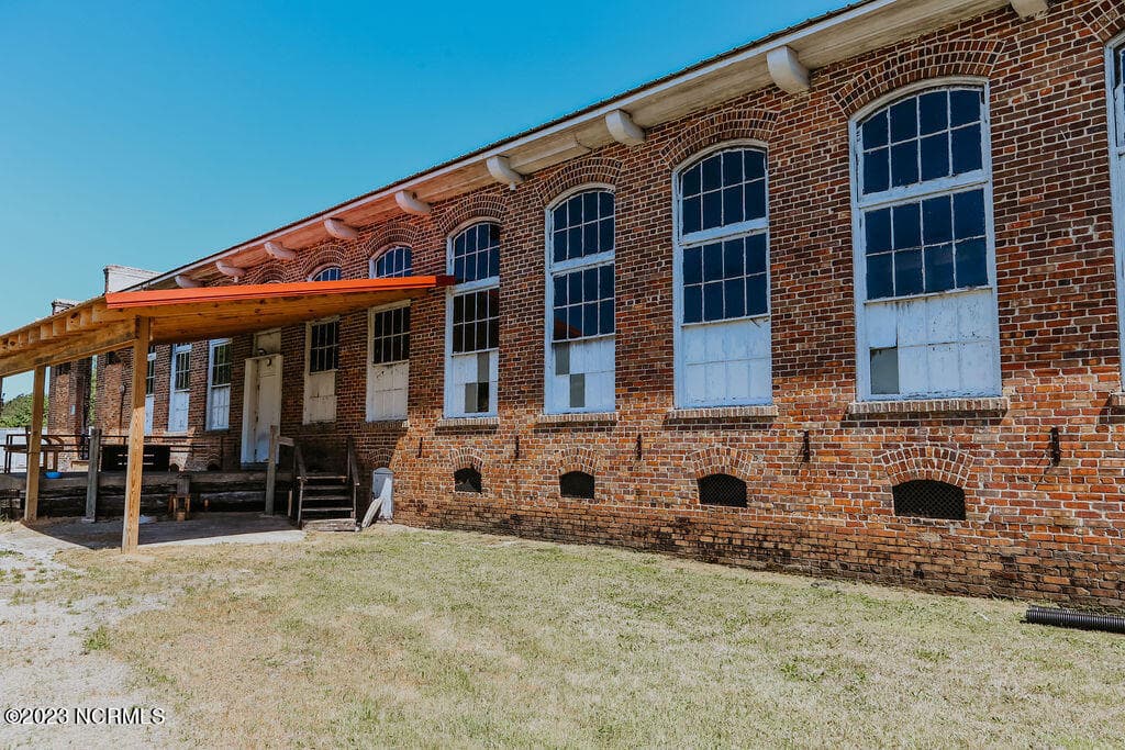 Warehouse at 340 Seaboard Street, Vass, NC 28394, photo 3 of 5