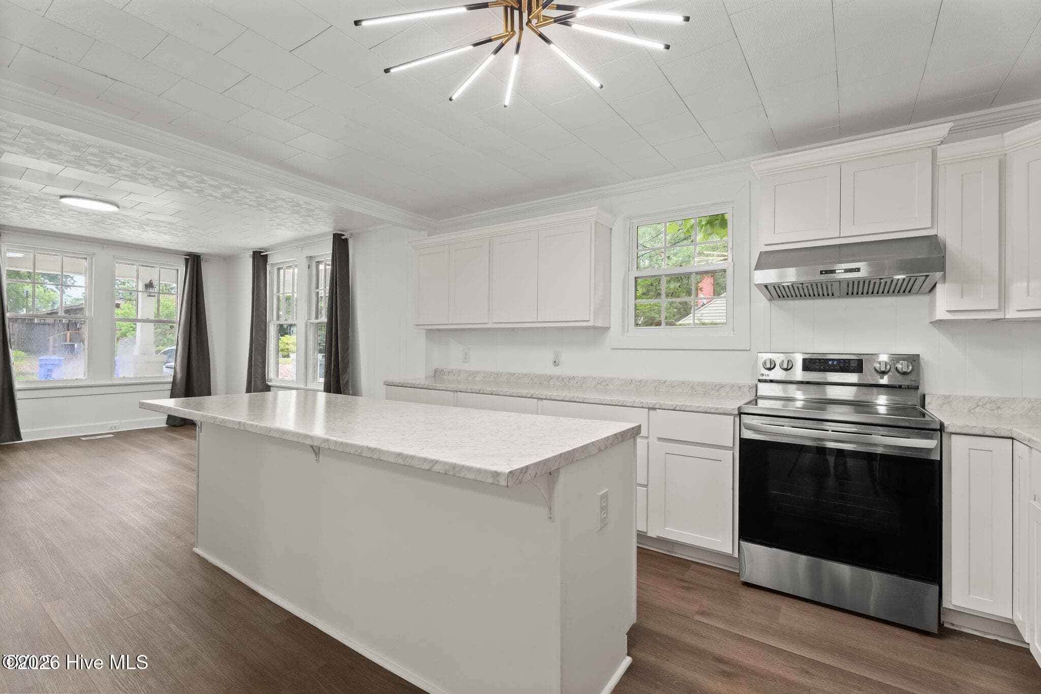 Single Family Residence at 919 College Circle N, Wilson, NC 27893, photo 3 of 12