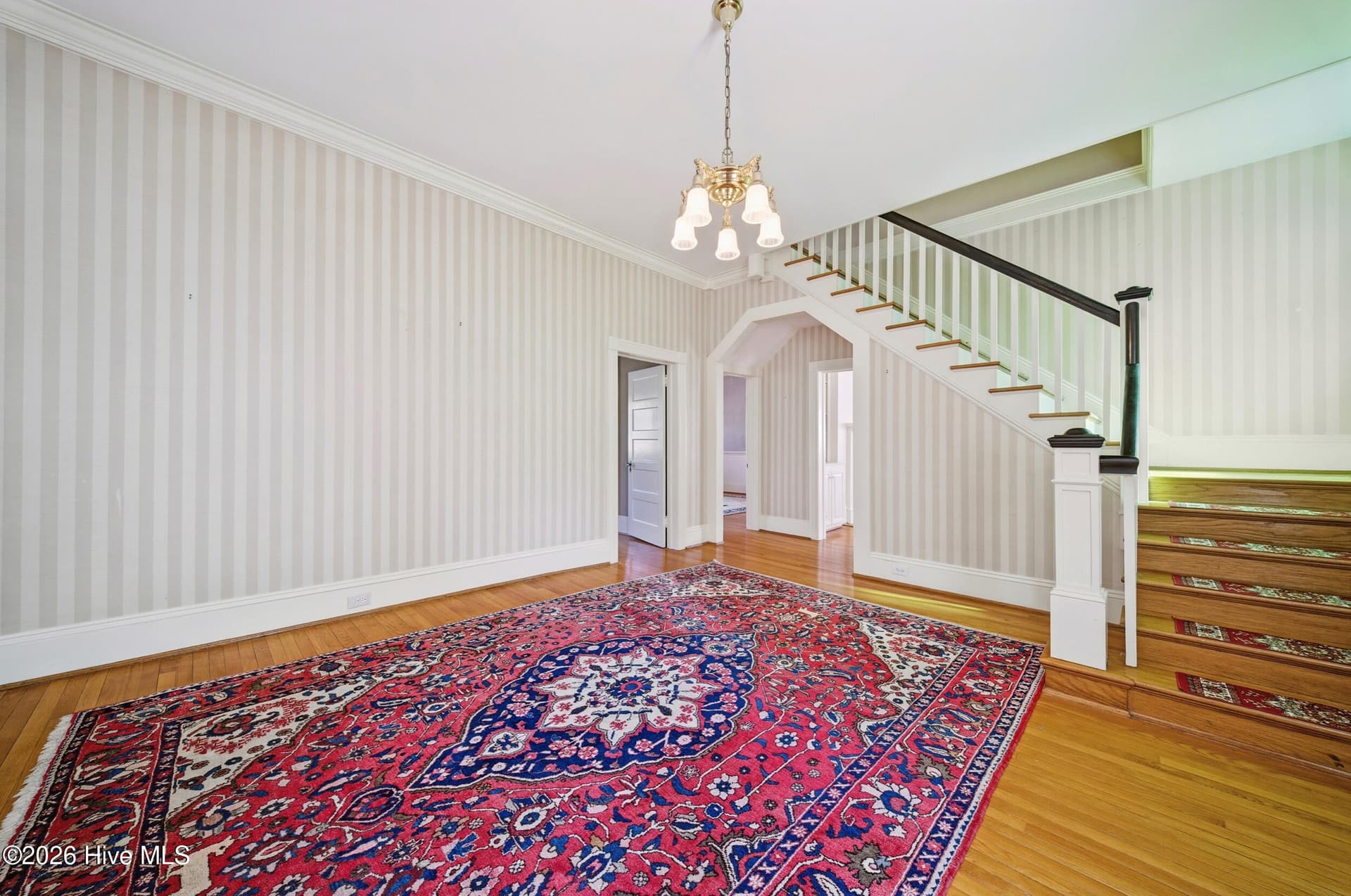 Single Family Residence at 102 W Gale Street, Edenton, NC 27932, photo 2 of 3