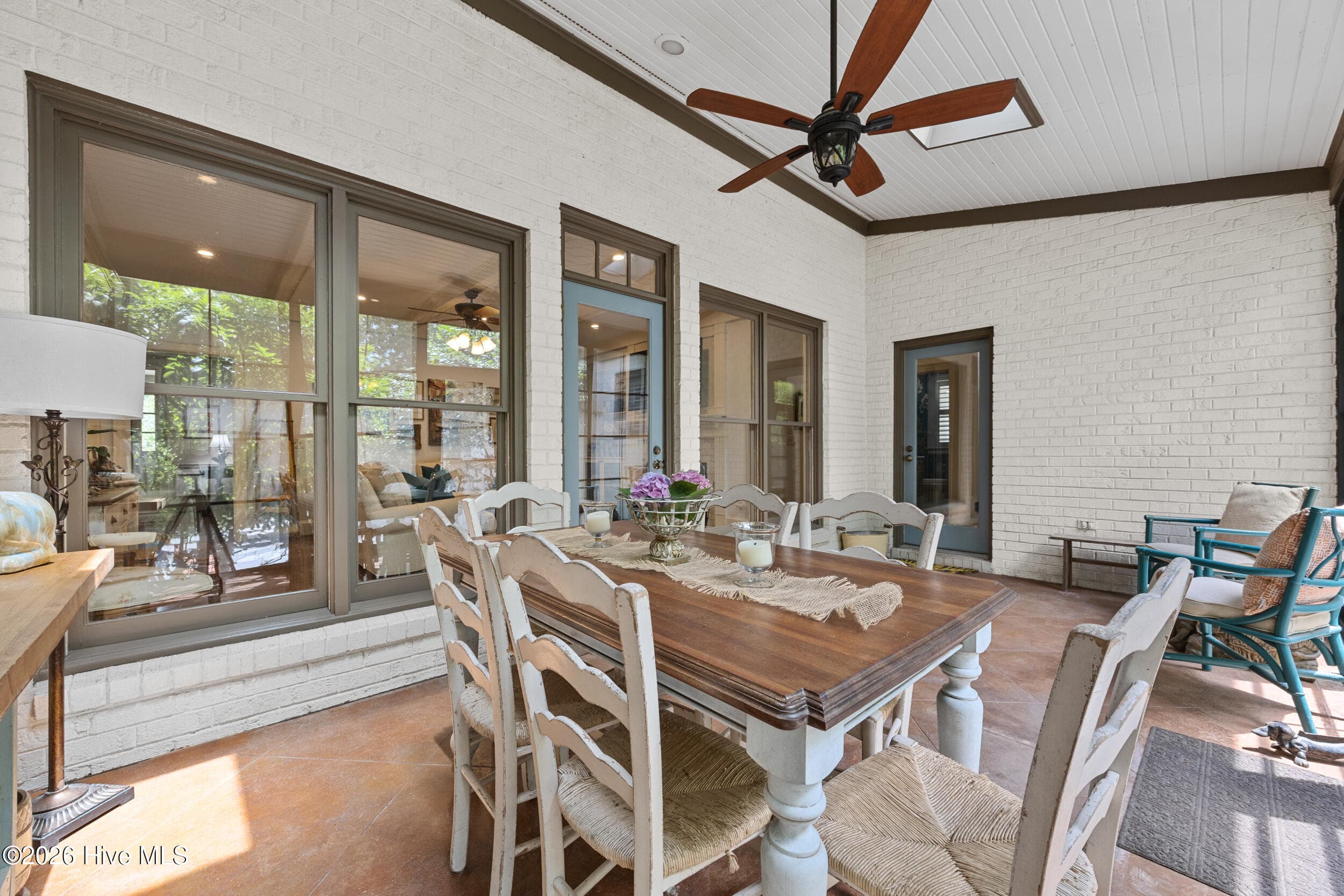 Single Family Residence at 1180 Arboretum Drive, Wilmington, NC 28405, photo 2 of 7