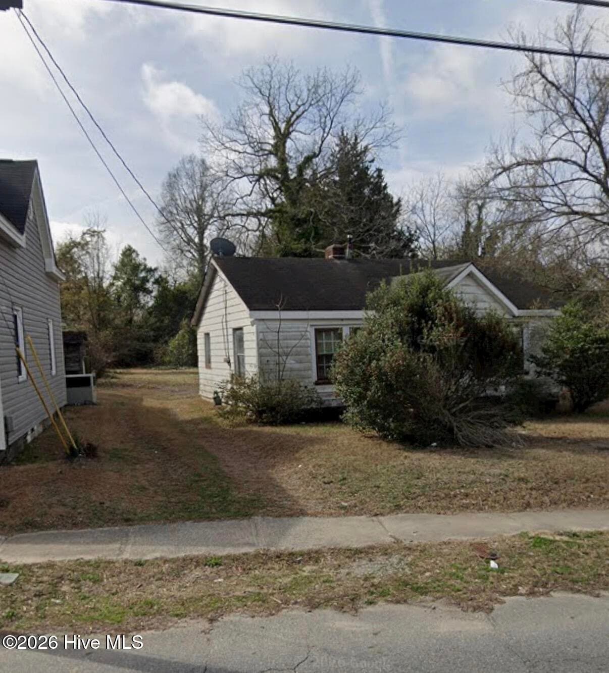 Single Family Residence at 440 E Elm Street, Goldsboro, NC 27530, photo 2 of 8