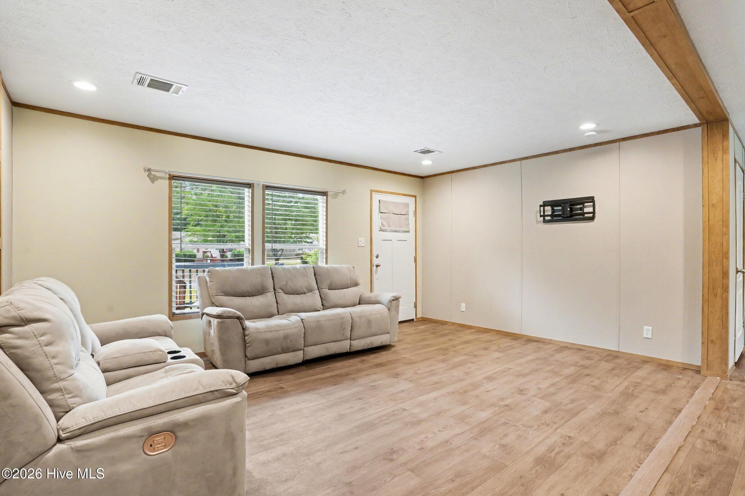 Manufactured Home at 335 Ridgewood Drive NW, Calabash, NC 28467, photo 16 of 39