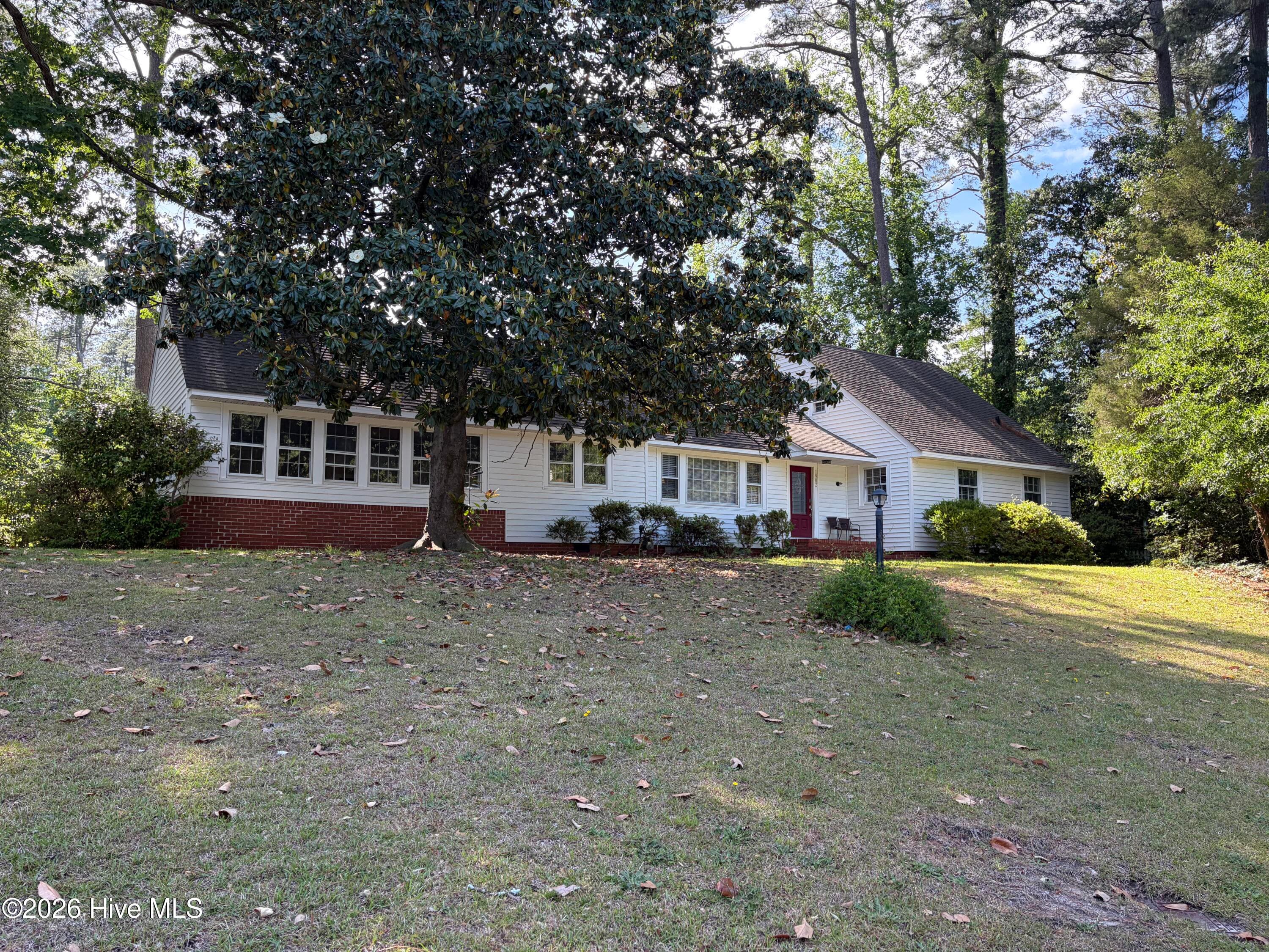 Siting up on a lovely corner lot 1902 Sherwood Dr - 1902 Sherwood Drive, Greenville, NC 27858