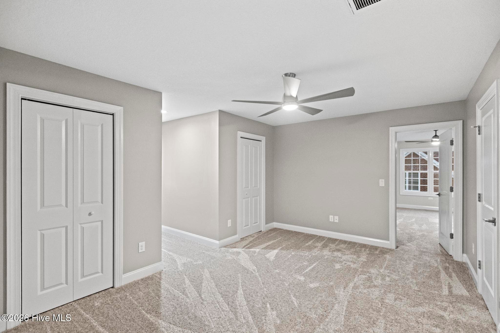 bonus room between 2 bedrooms upstairs w/ walk in closet - 407 King Richard Court, Jacksonville, NC 28546