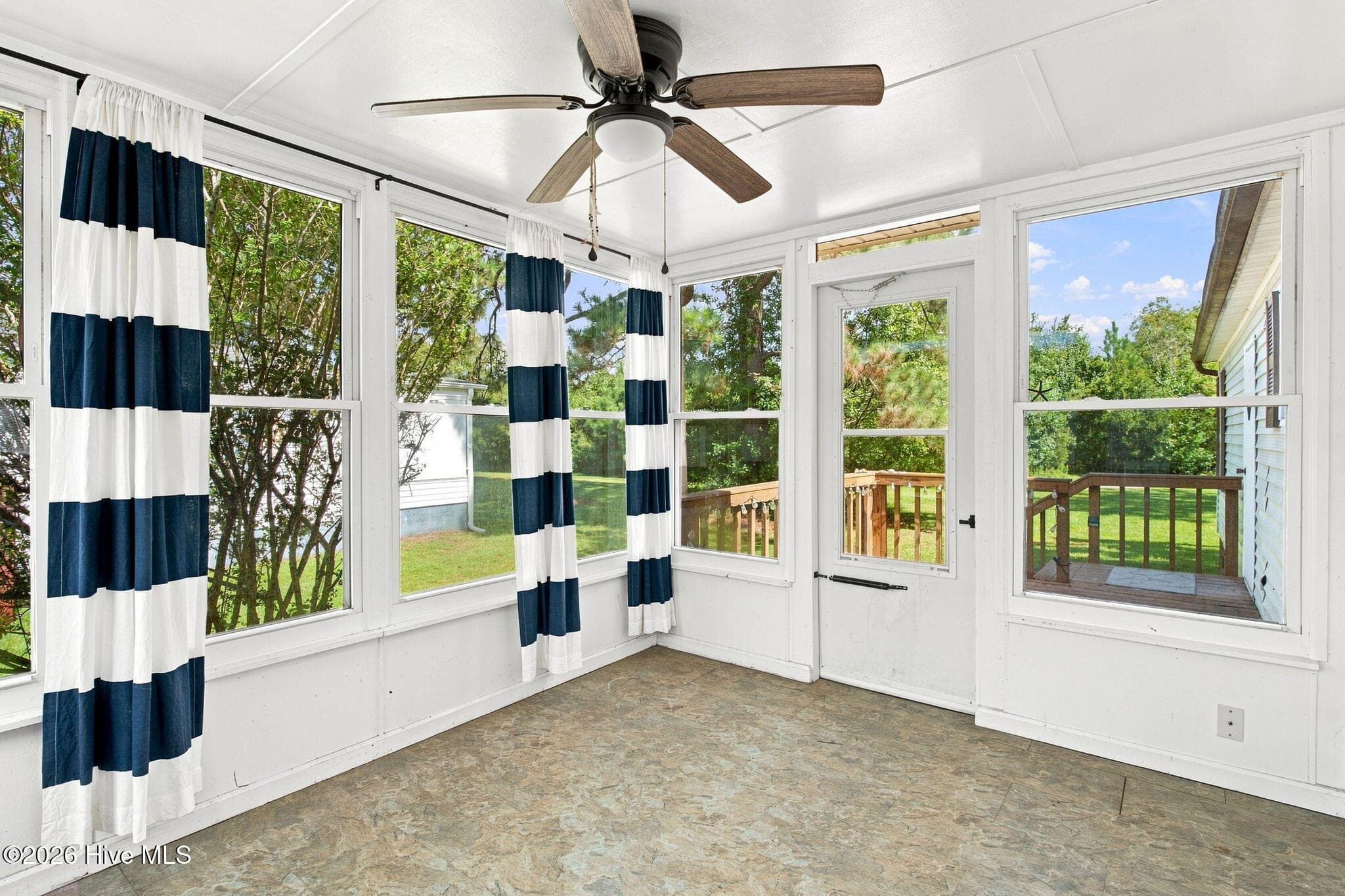 Manufactured Home at 900 Lighthouse Court, Hampstead, NC 28443, photo 29 of 44
