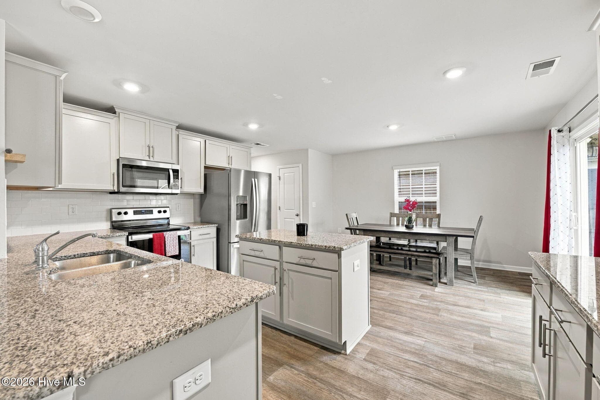 Single Family Residence at 212 Gracie Farms Road, New Bern, NC 28560, photo 5 of 32