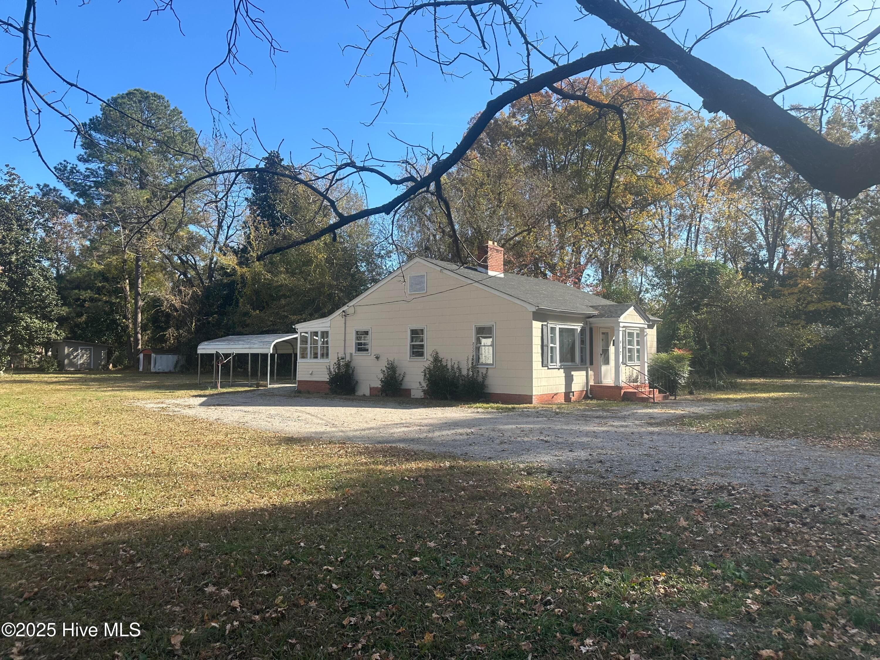 412 Lanoca Avenue, Laurinburg, NC 28352