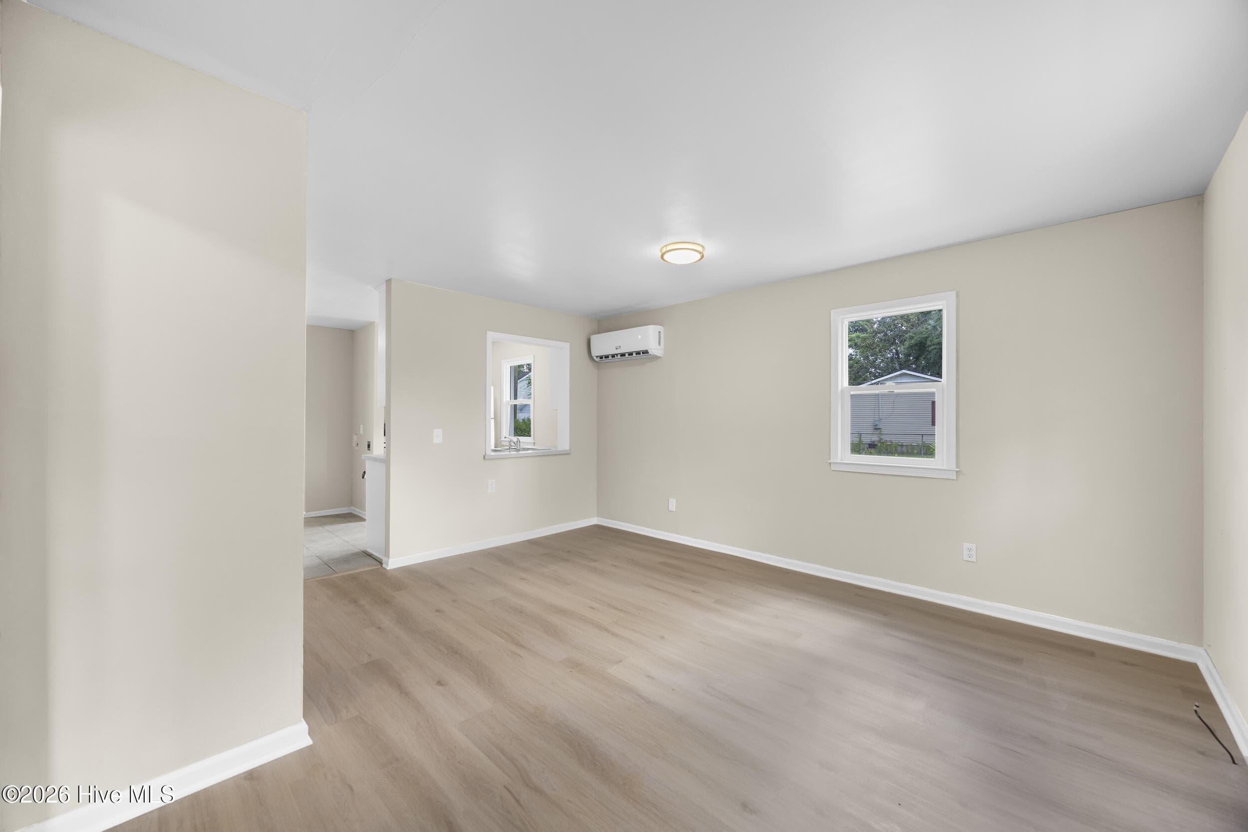 Single Family Residence at 521 Swann Street, Wilmington, NC 28401, photo 4 of 36
