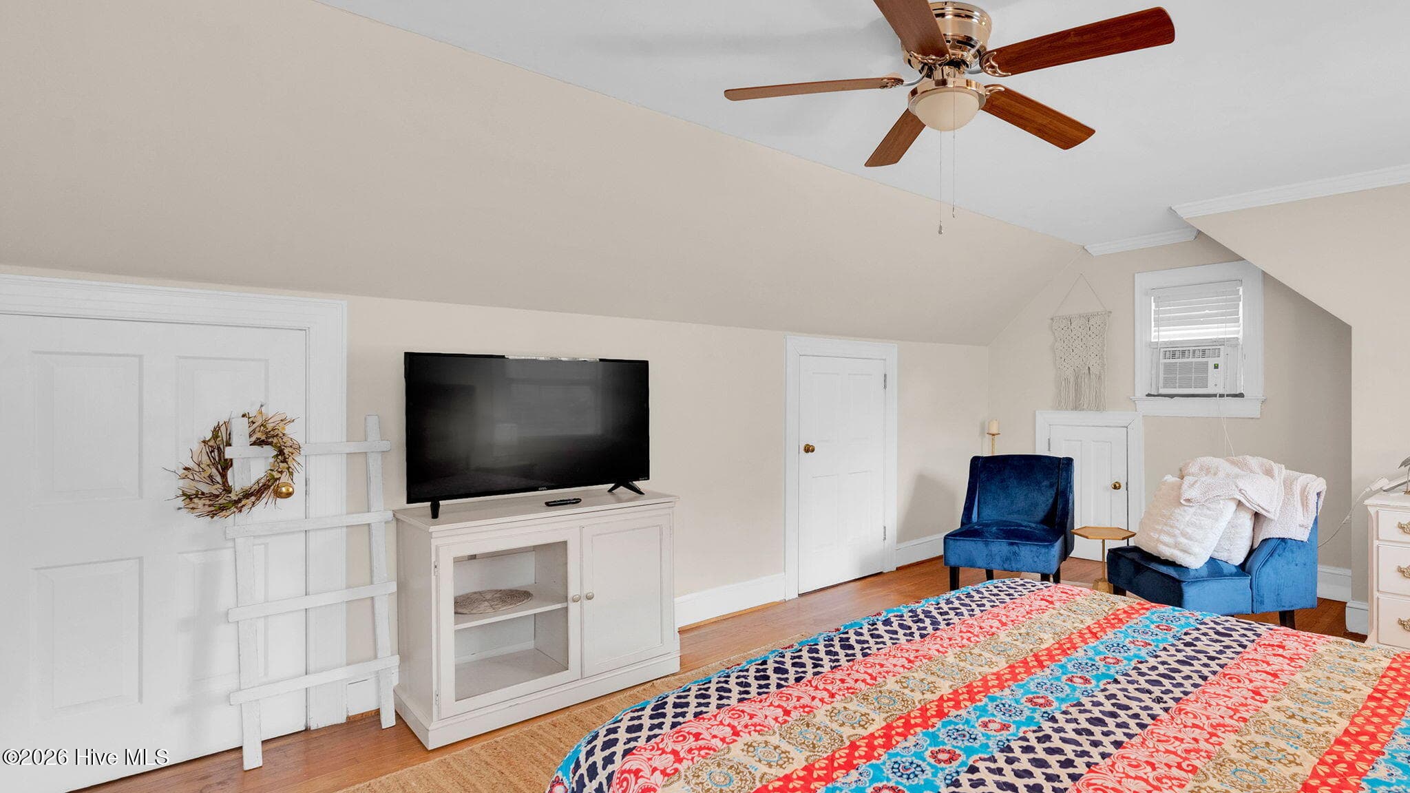 bed #4 up, left - 1902 Sherwood Drive, Greenville, NC 27858