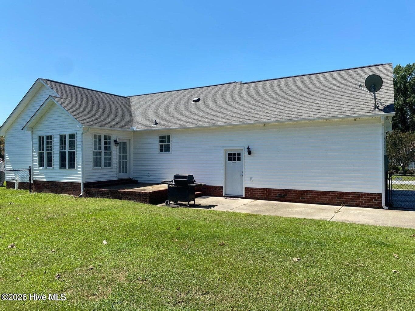 Single Family Residence at 1149 Stone Creek Drive, Greenville, NC 27858, photo 2 of 19