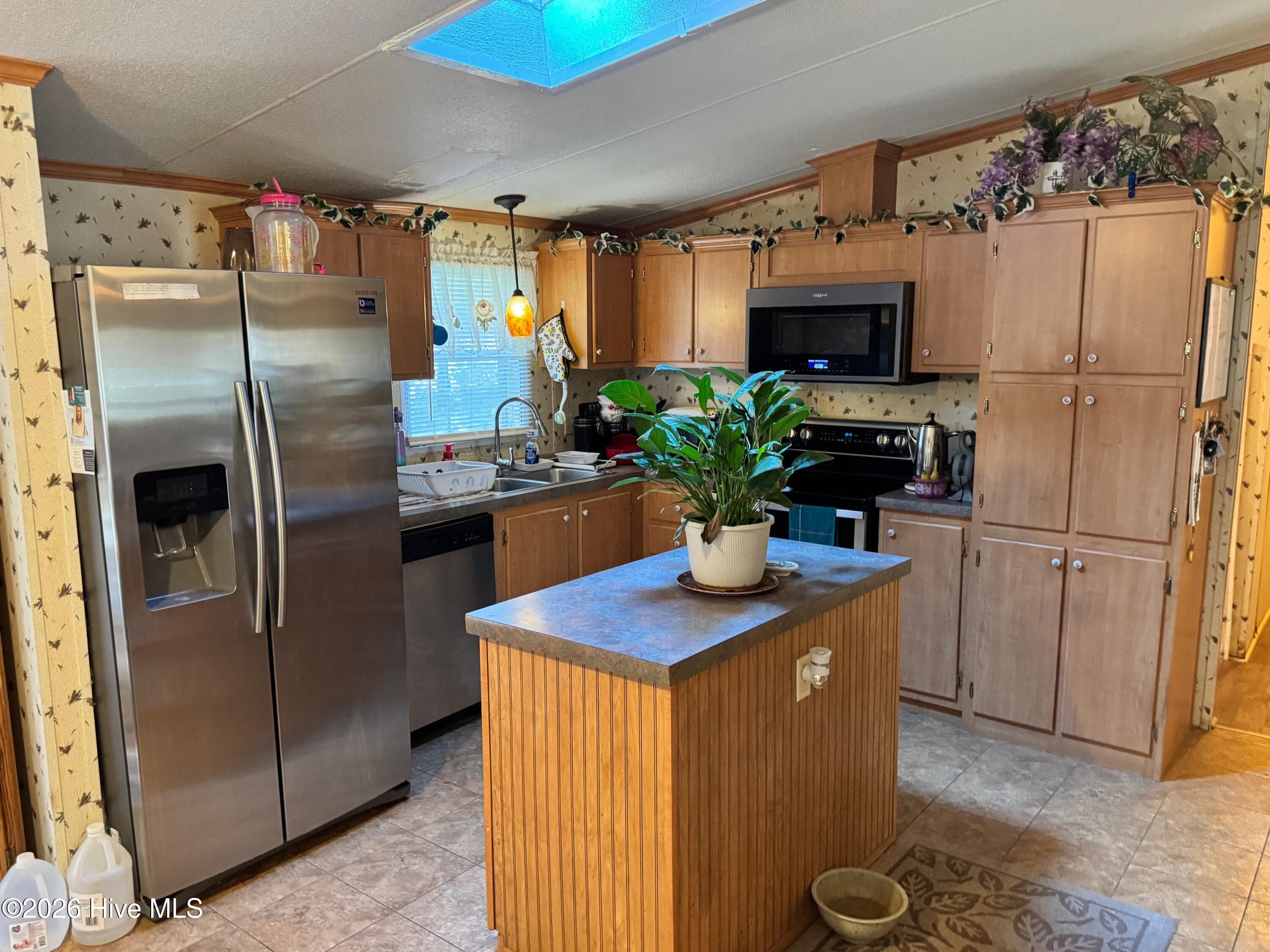 Manufactured Home at 3205 Deanswood Drive, Kinston, NC 28504, Kinston, photo 3 of 19