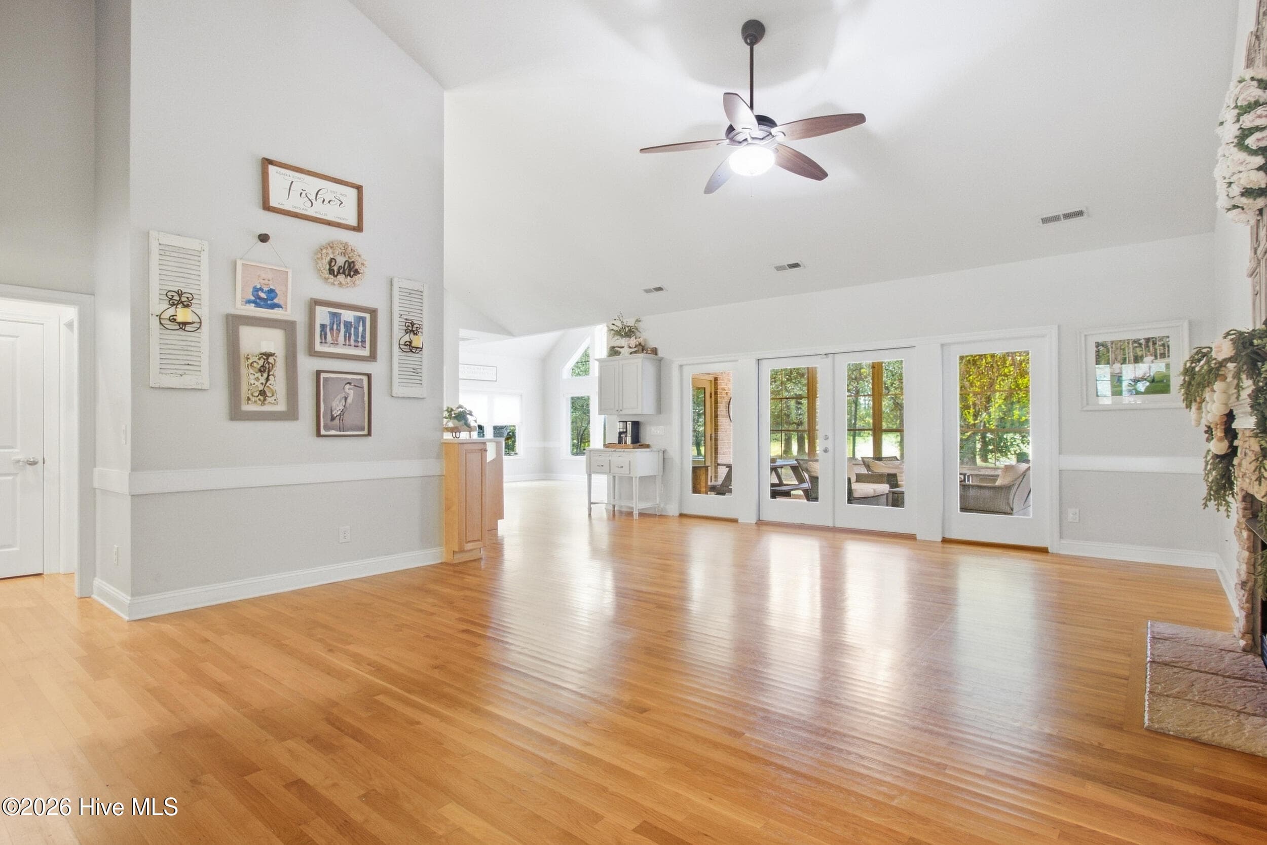 Living Room - 920 Crooked Creek Drive, New Bern, NC 28560