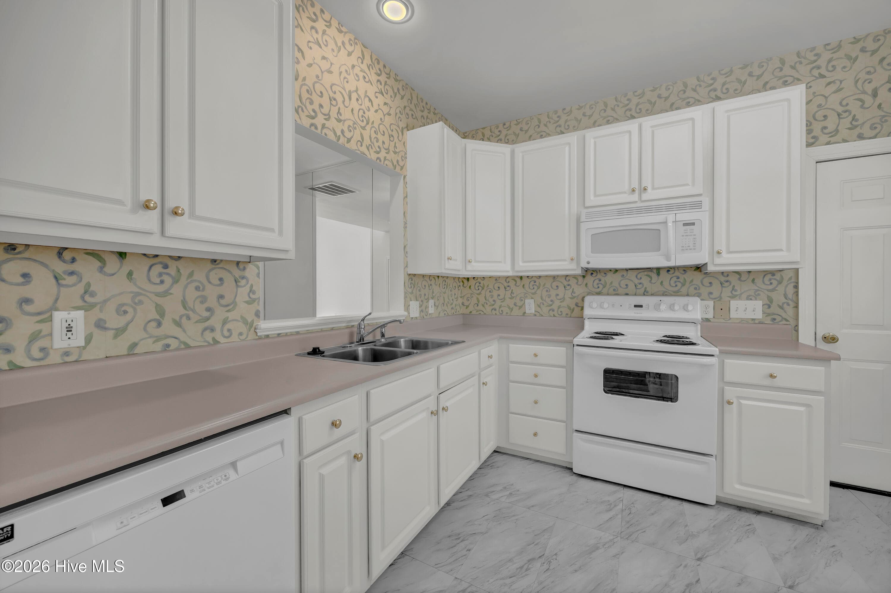 Townhouse at 5006 Carleton Drive Unit 22, Wilmington, NC 28403, photo 13 of 28